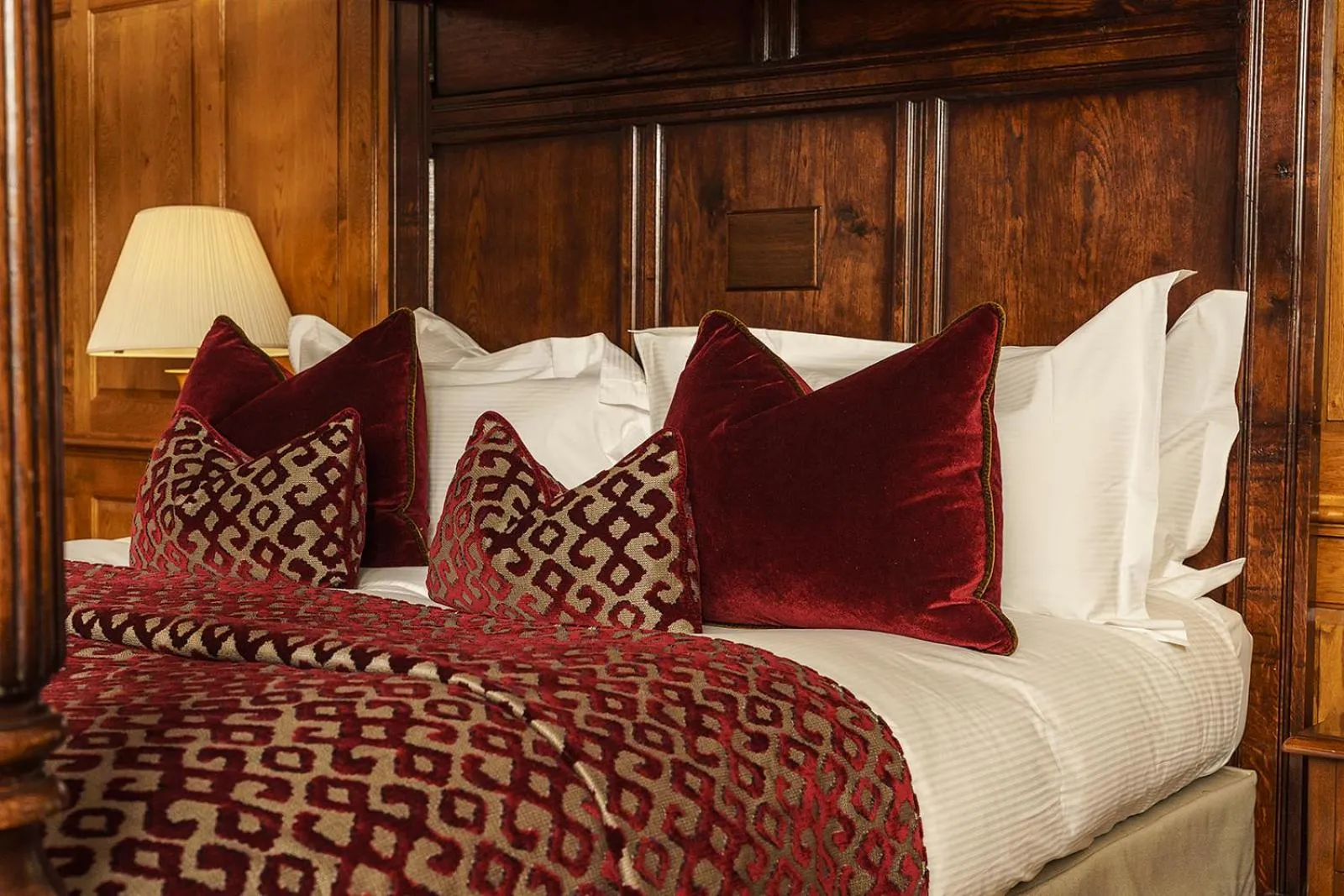 Bedroom, Bed in Lainston House