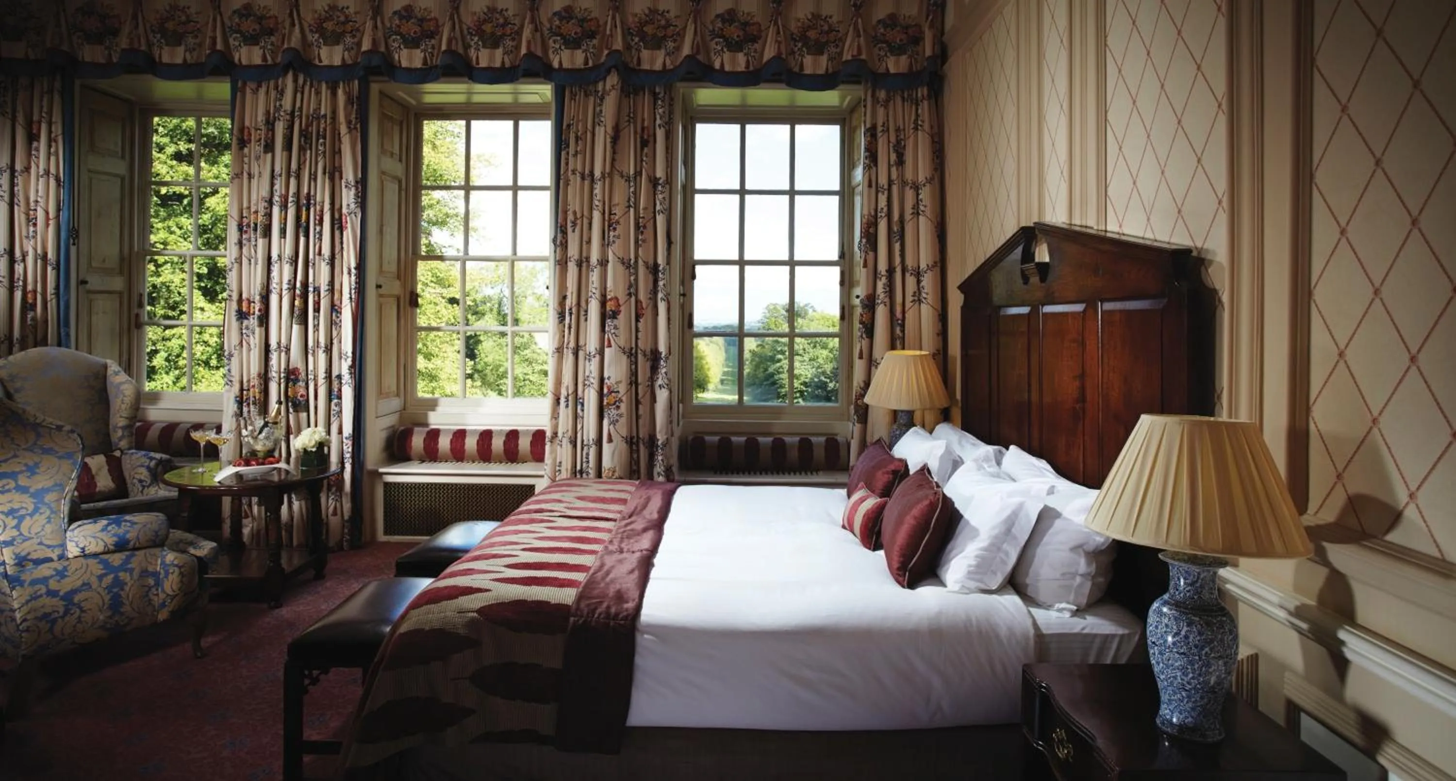 Bed in Lainston House