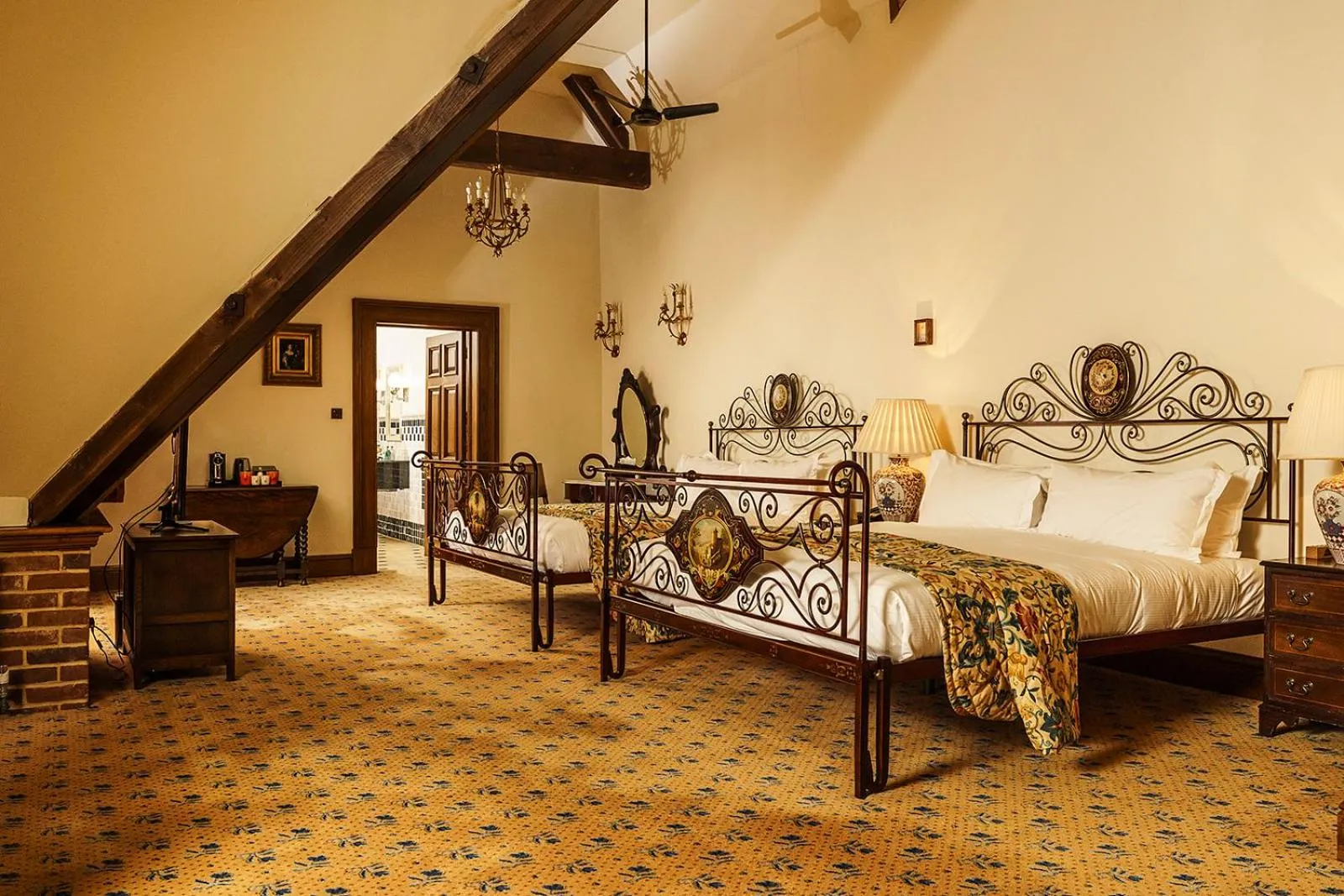 Family, Bed in Lainston House