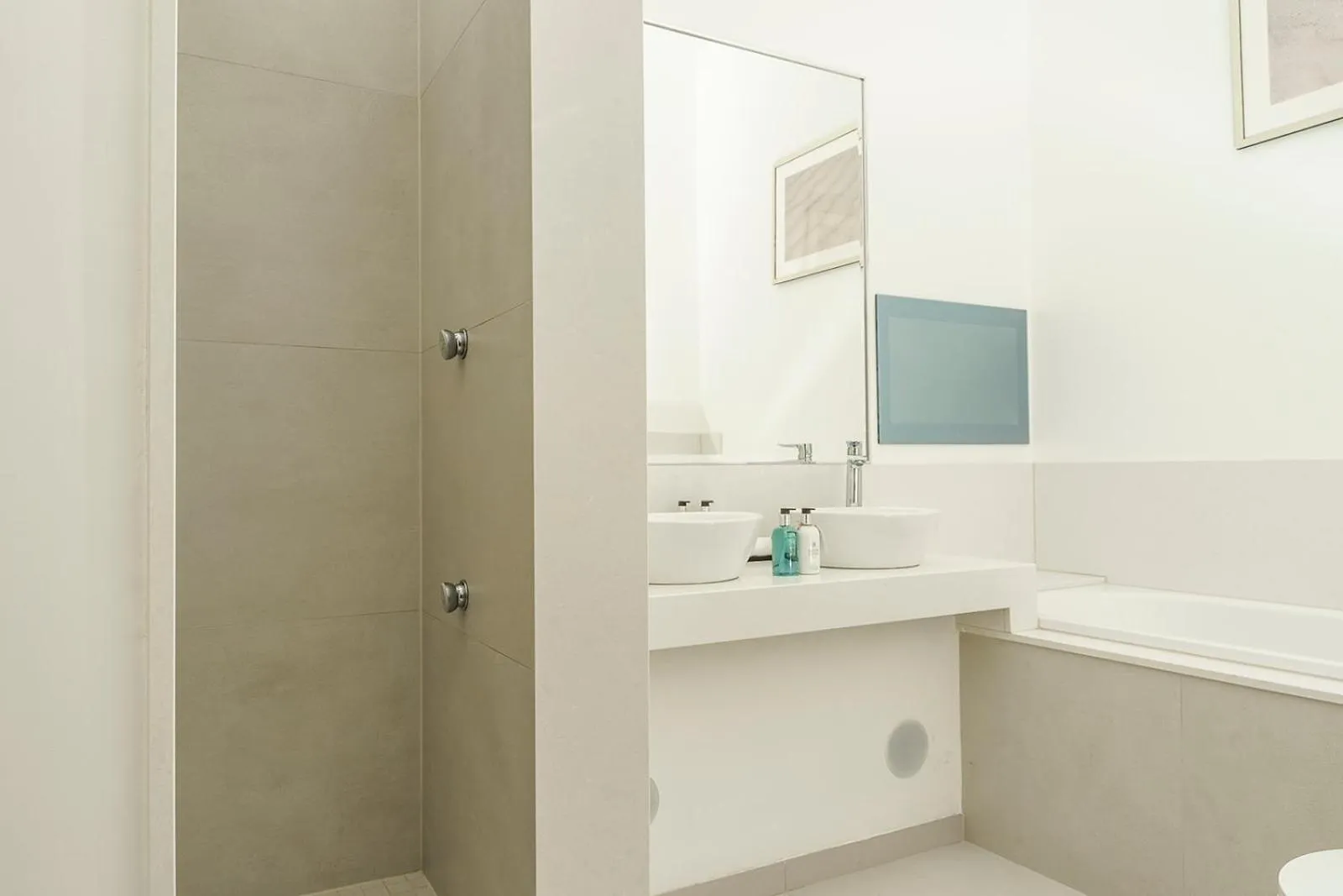 Bathroom in Lainston House