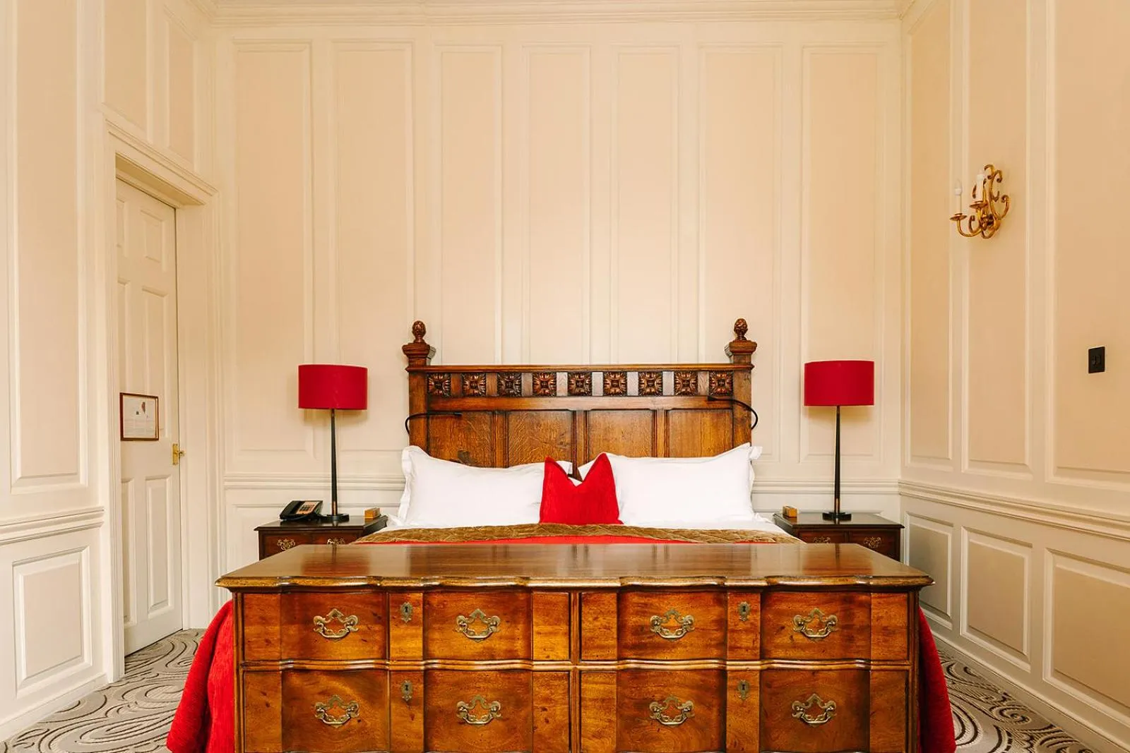 Bedroom, Bed in Lainston House