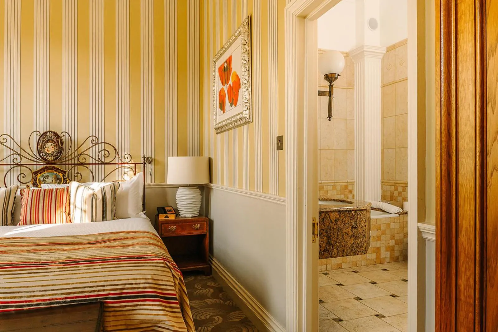 Bedroom, Bed in Lainston House