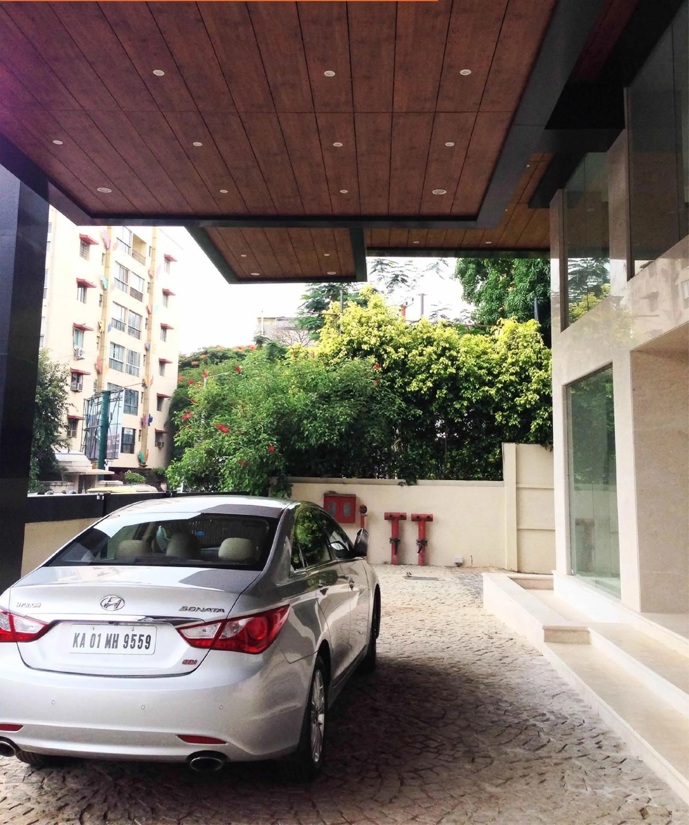 Area and facilities in The Cunningham Hotel Bangalore