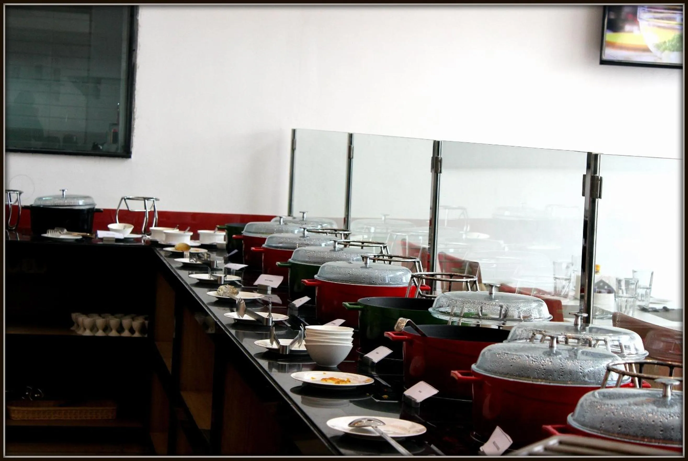 Restaurant/places to eat in The Cunningham Hotel Bangalore