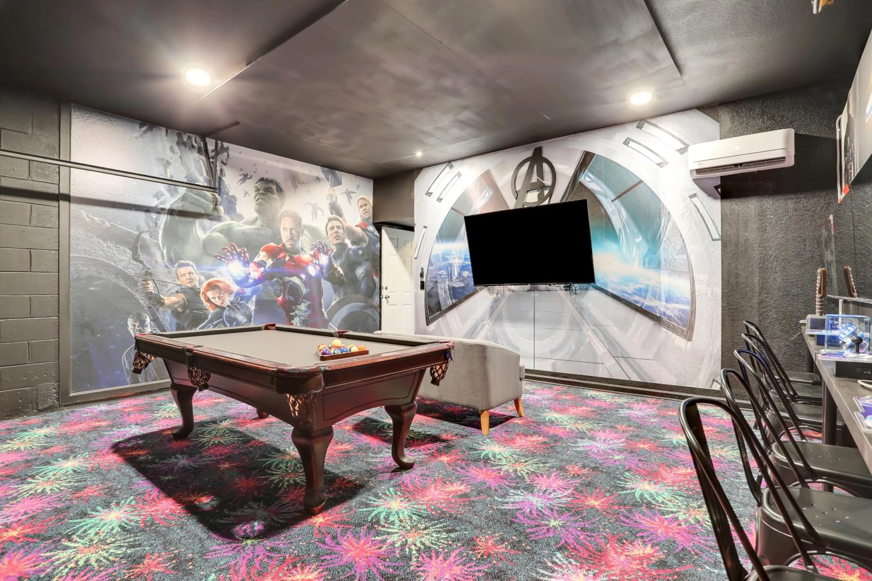 Themed Luxury 6BR Getaway with Resort Amenities