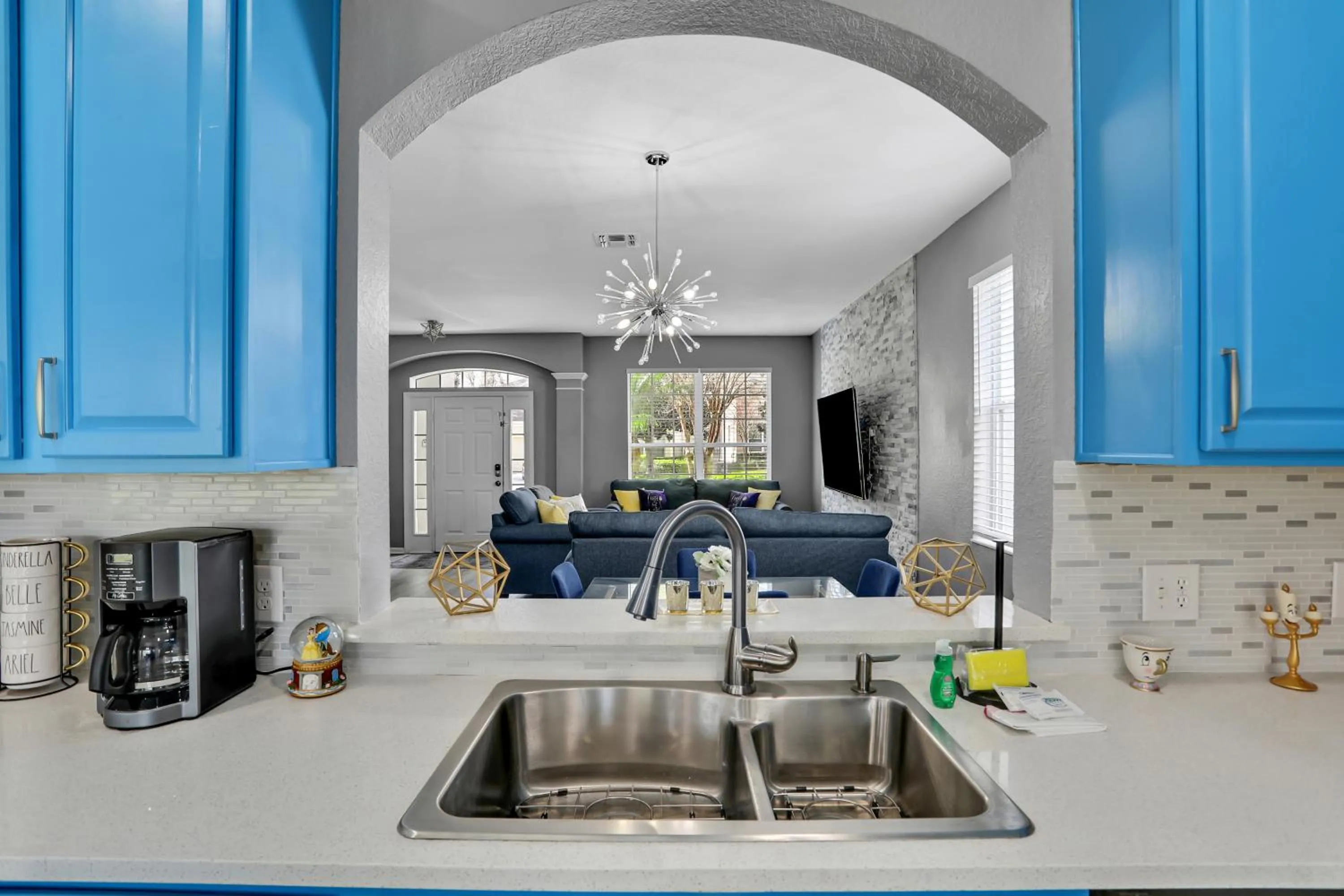 Themed Luxury 6BR Getaway with Resort Amenities