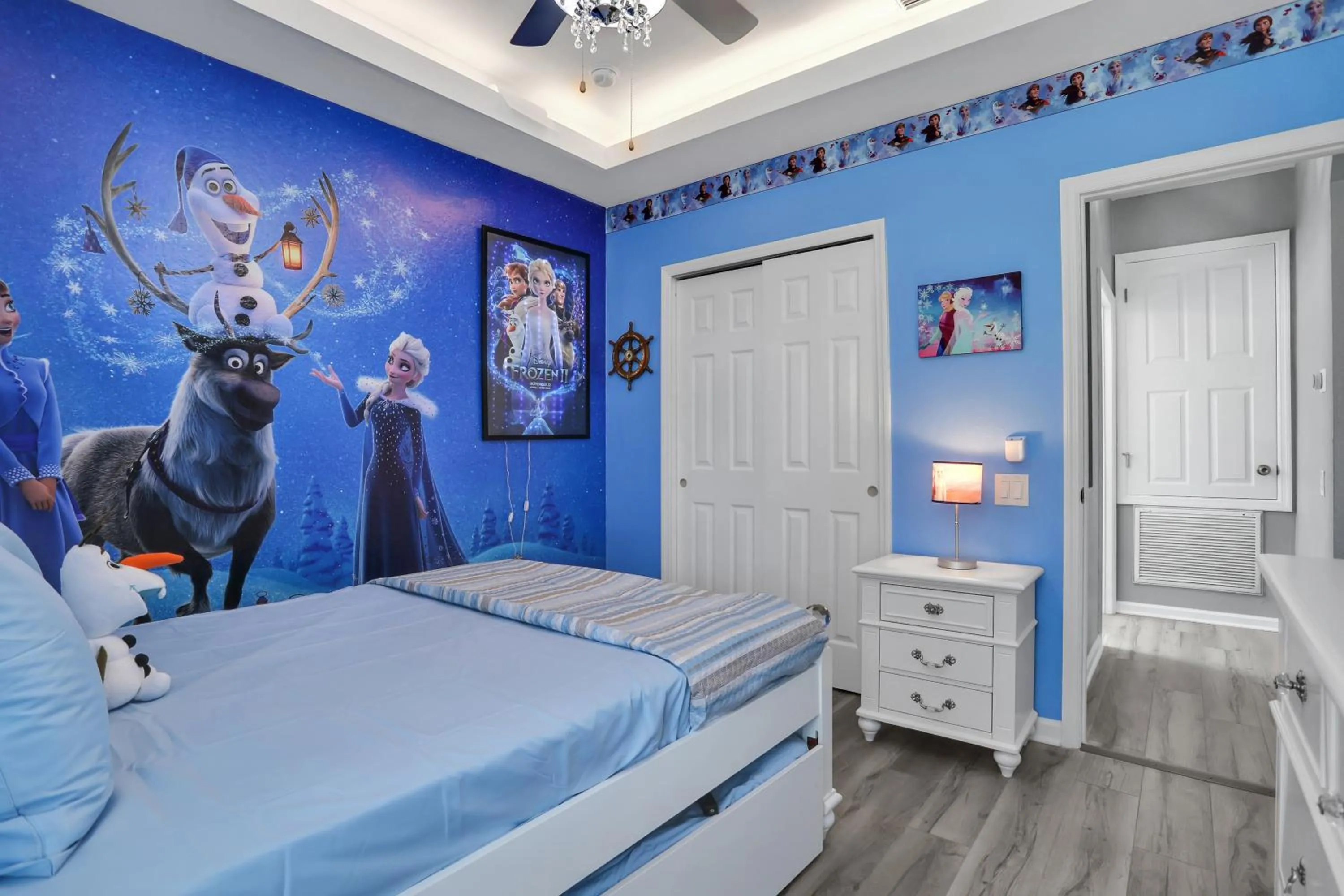 Bed in Themed Luxury 6BR Getaway with Resort Amenities