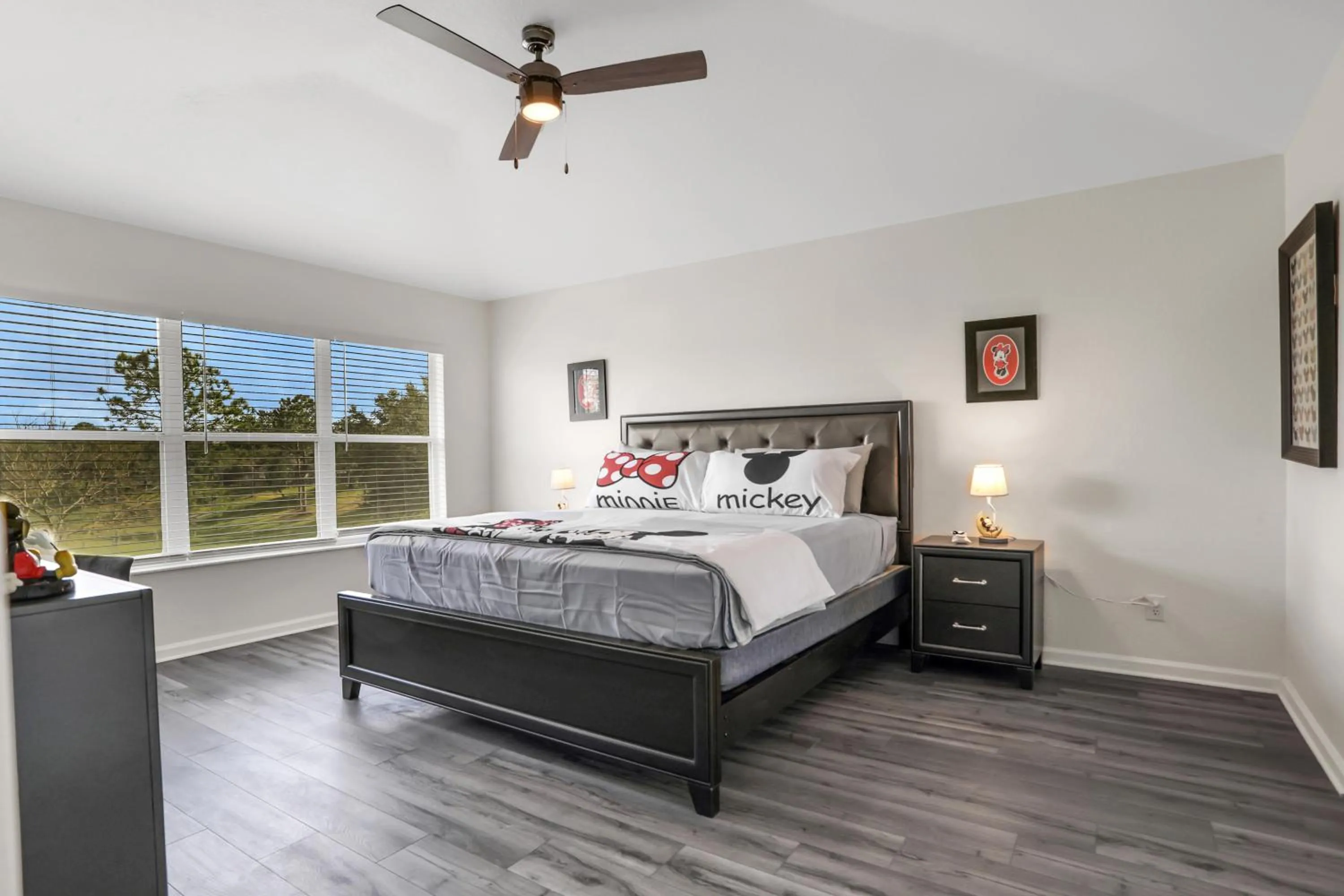 Bed in Themed Luxury 6BR Getaway with Resort Amenities