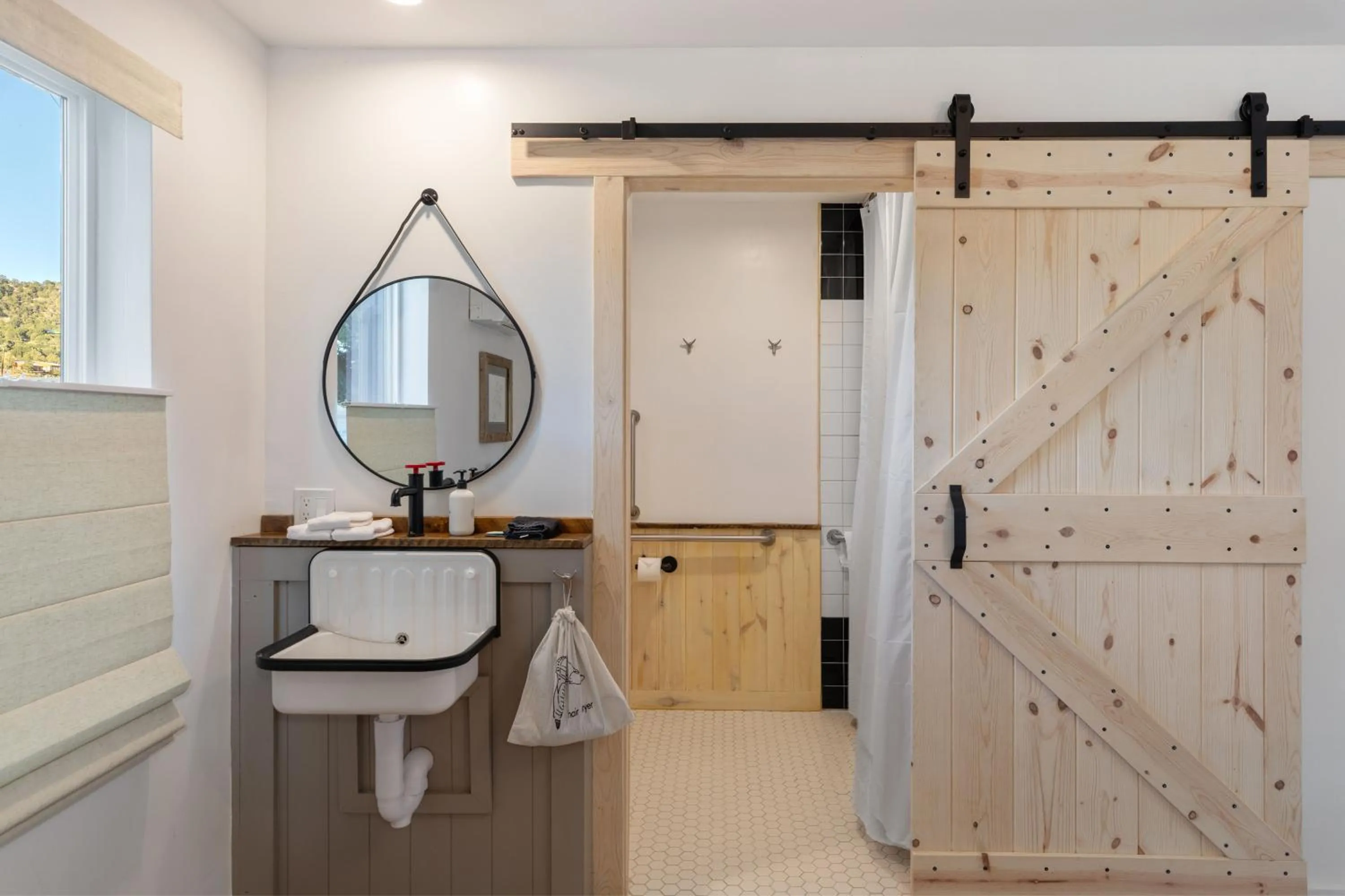 Shower in Hotel Palomino