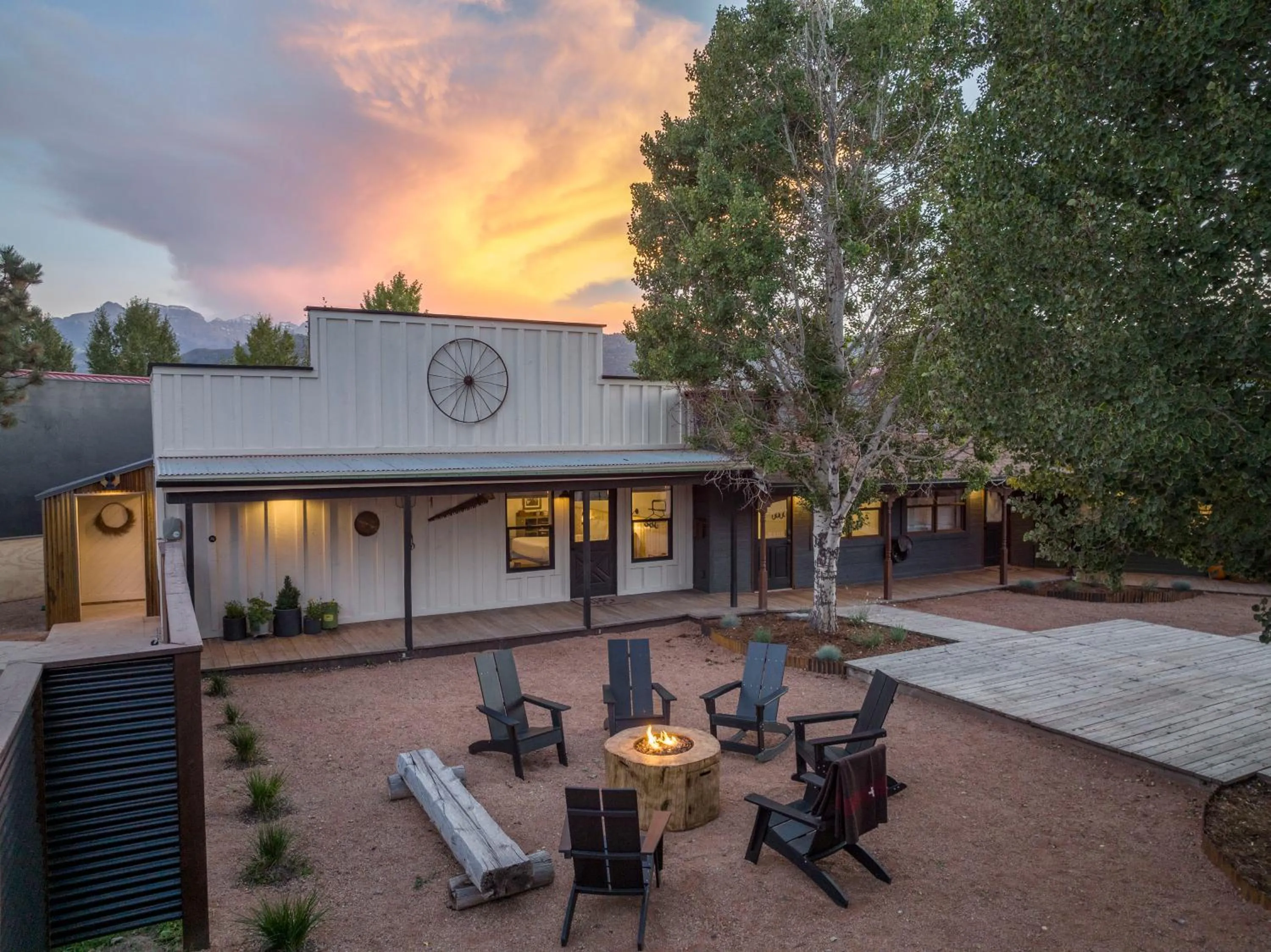 Property building in Hotel Palomino