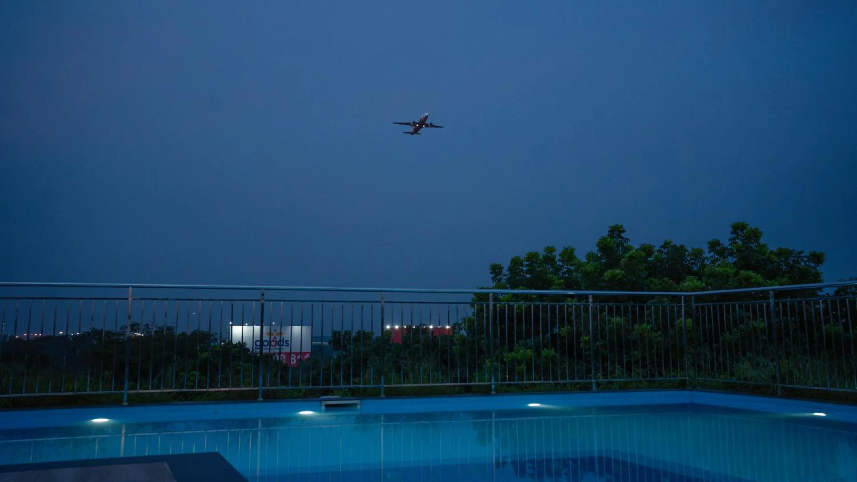 Night in Daffodils Luxury Airport Suites