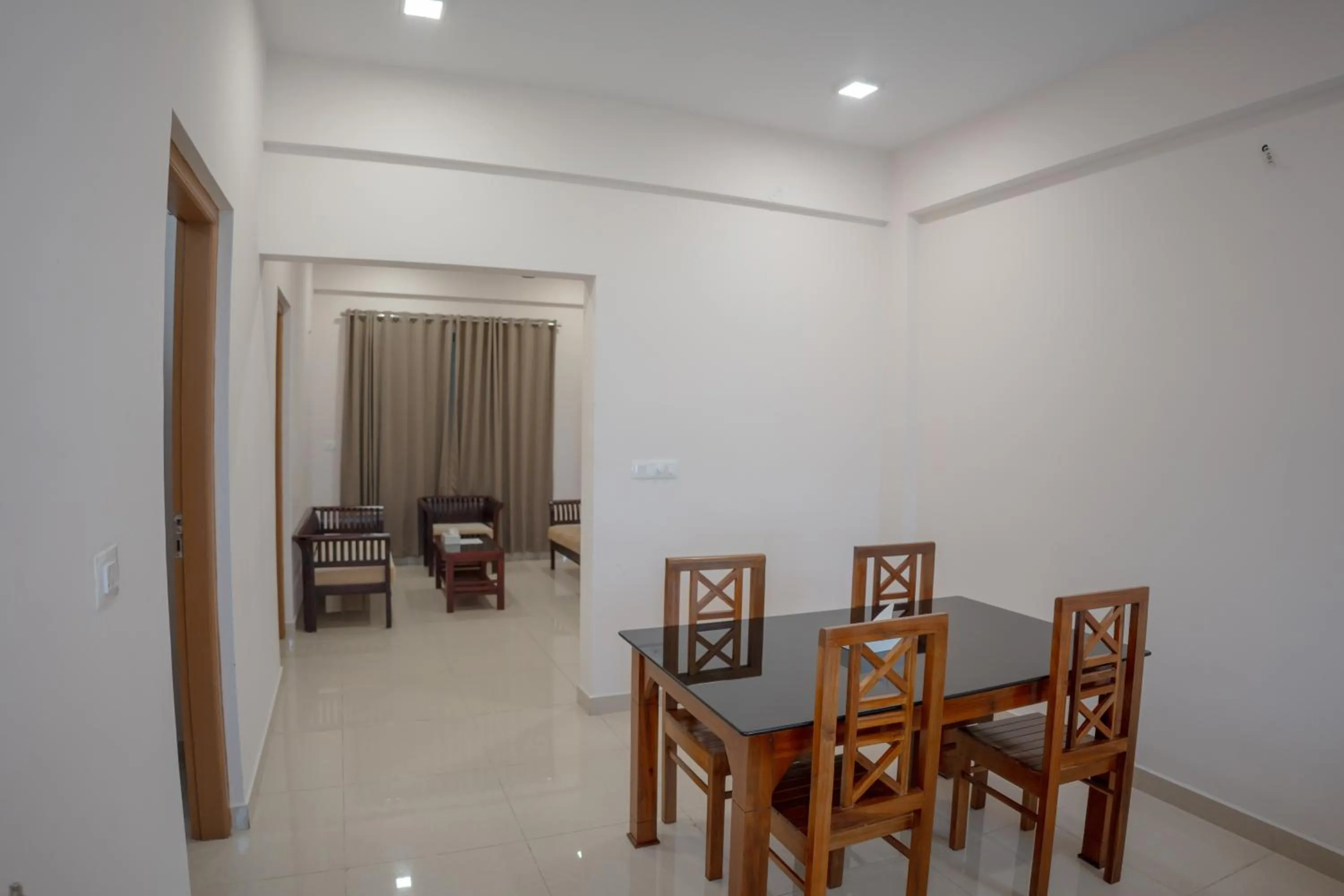 Dining area in Daffodils Luxury Airport Suites