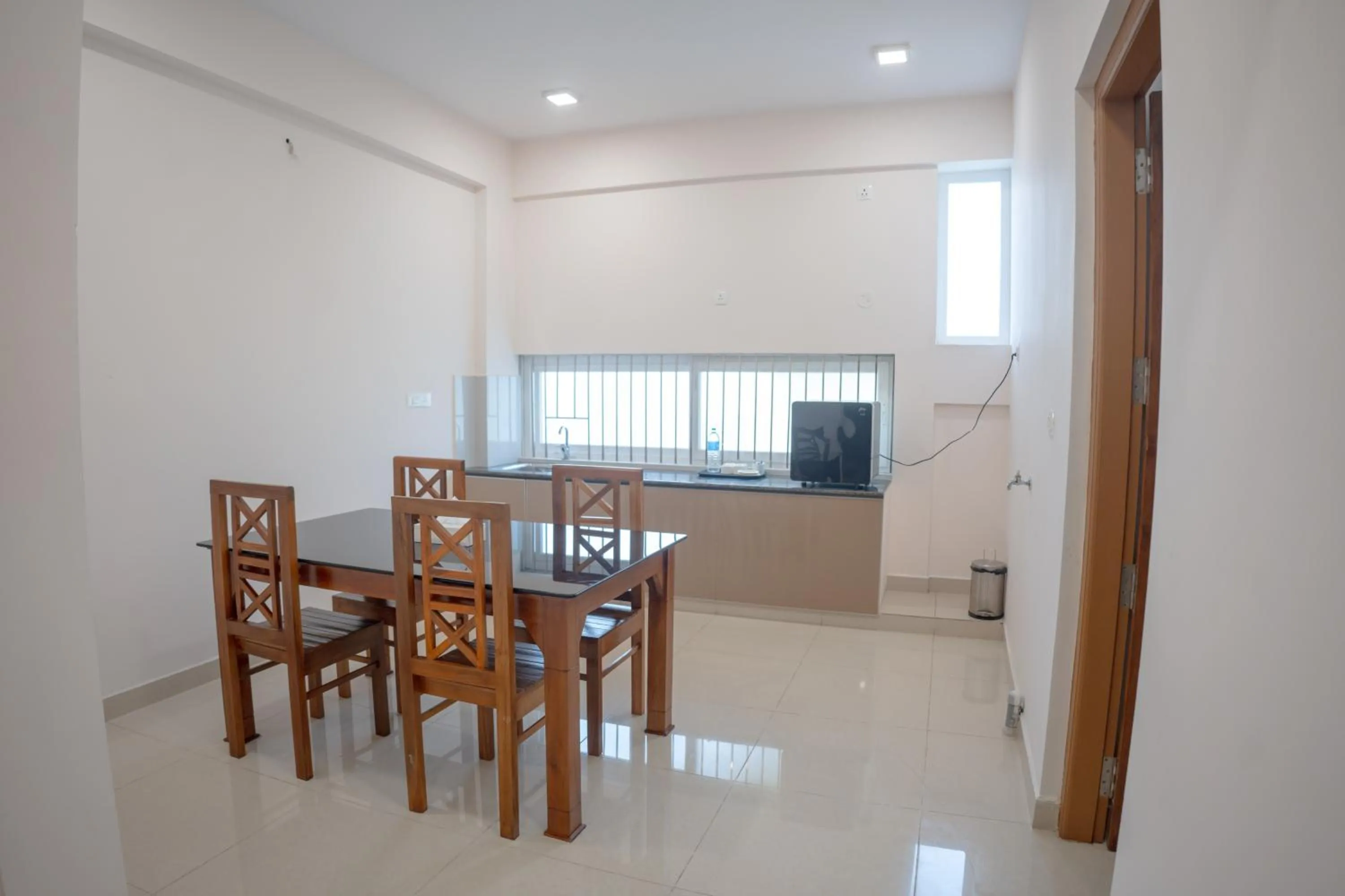 Dining area in Daffodils Luxury Airport Suites