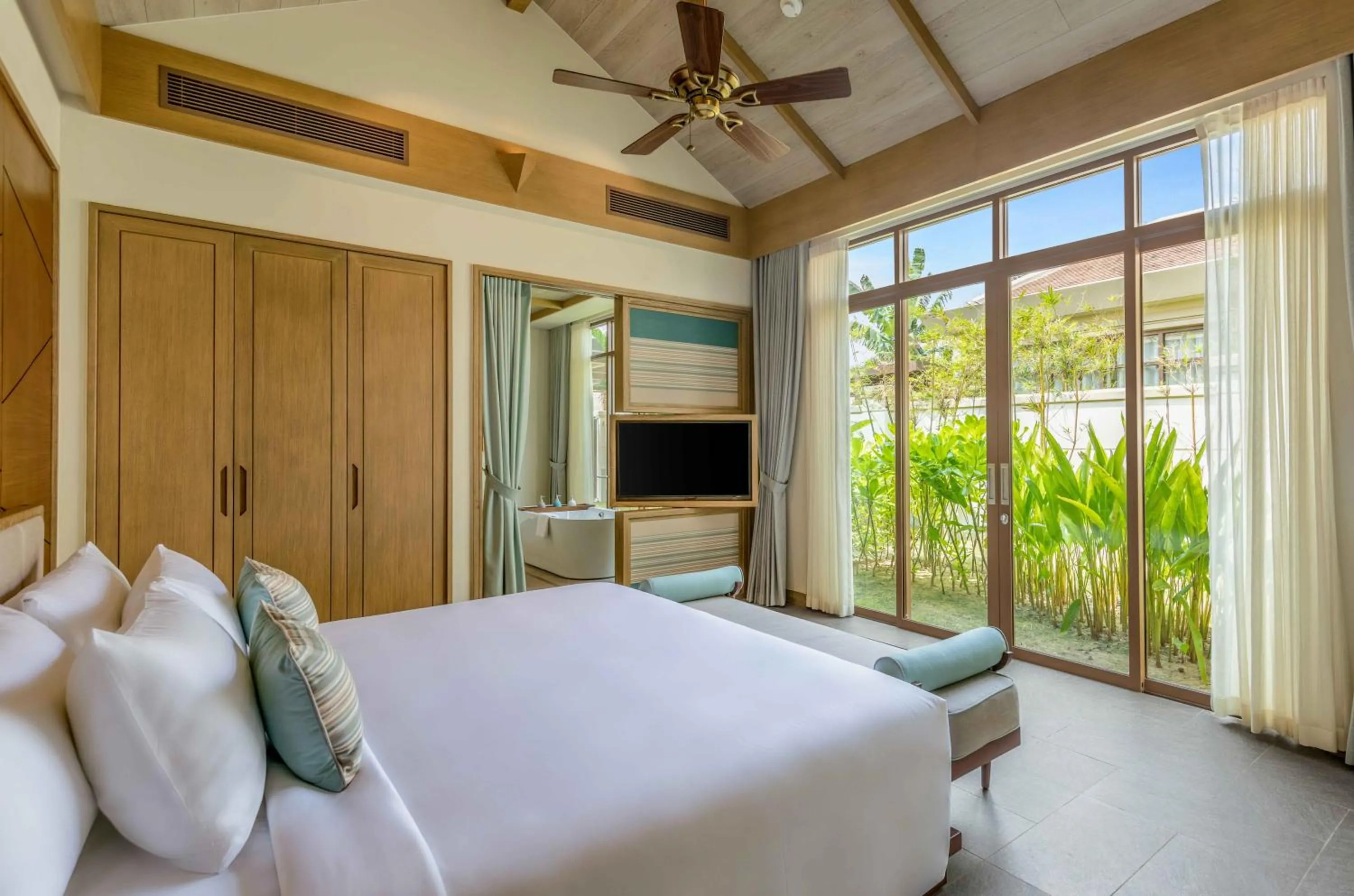 Bed in Fusion Resort and Villas Da Nang