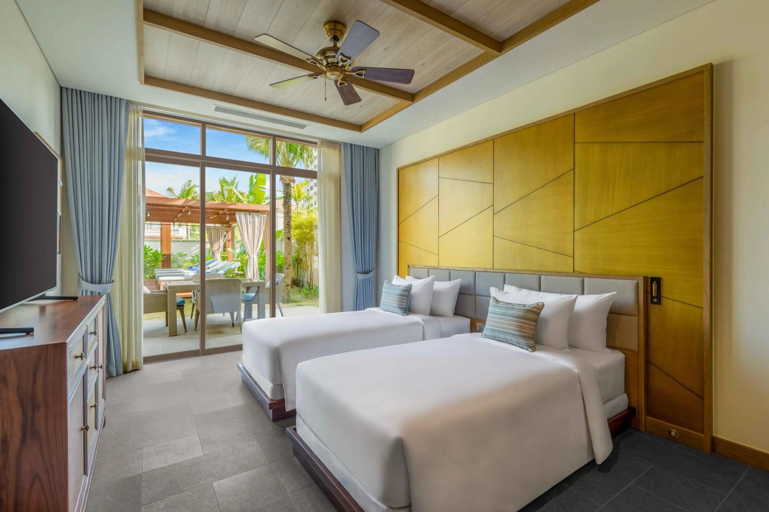 Bed in Fusion Resort and Villas Da Nang
