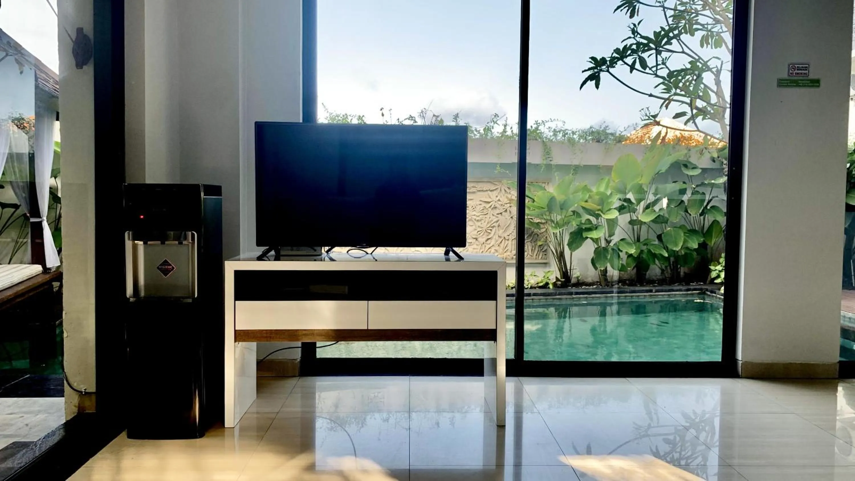 Communal lounge/ TV room in The BALIem Villa