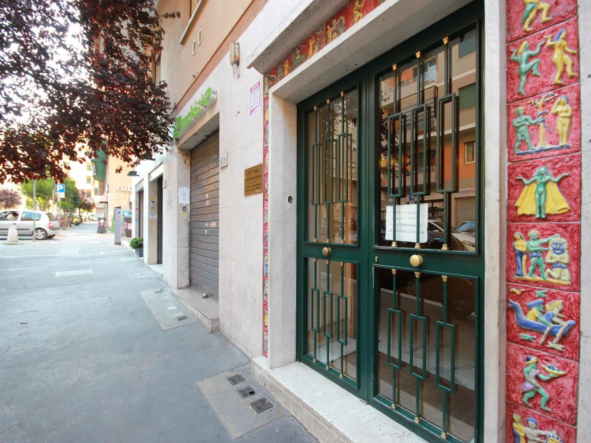 Facade/entrance in Le Piazze Di Roma