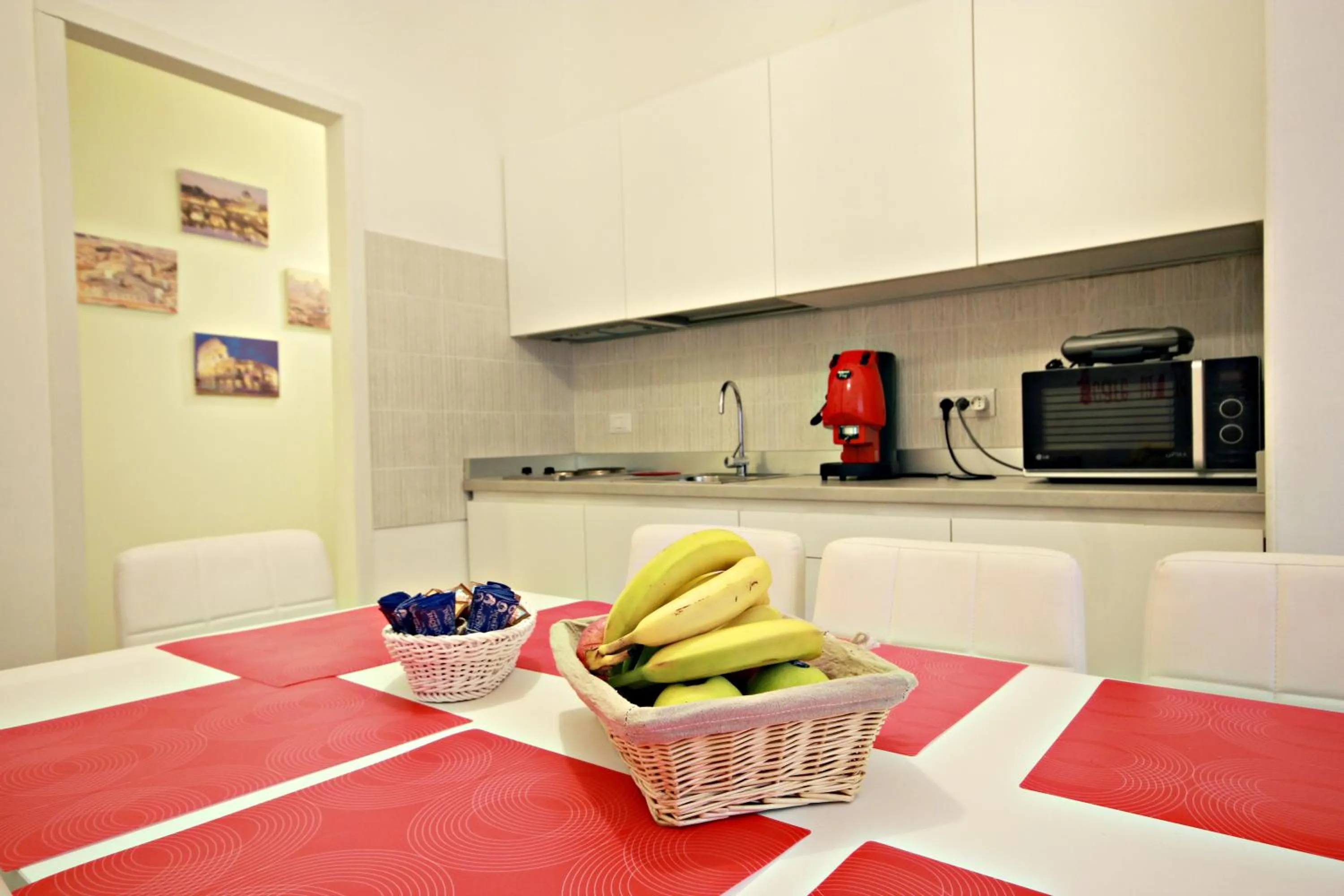 Restaurant/places to eat in Le Piazze Di Roma