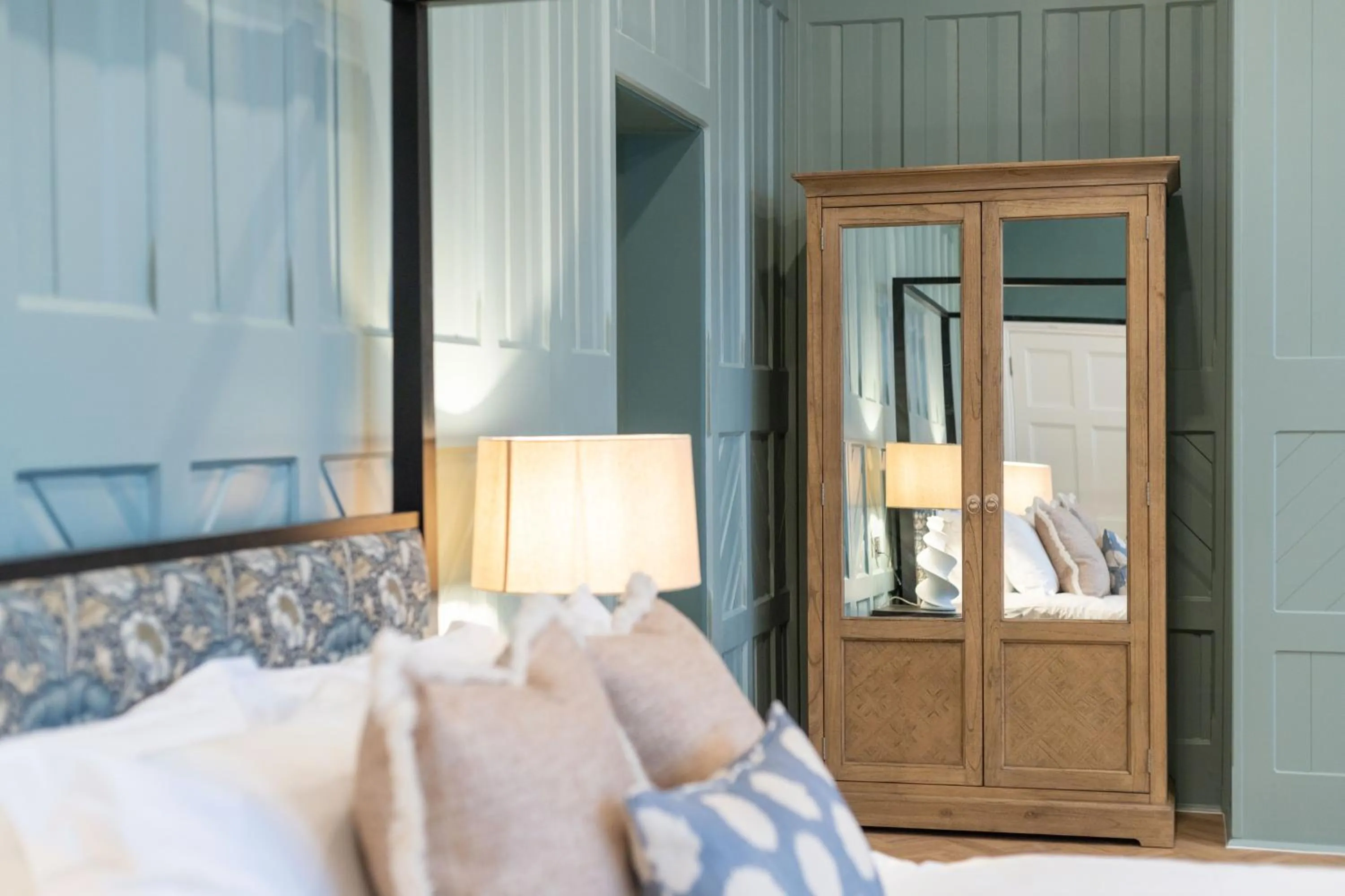 wardrobe, Bed in Old Abbey House
