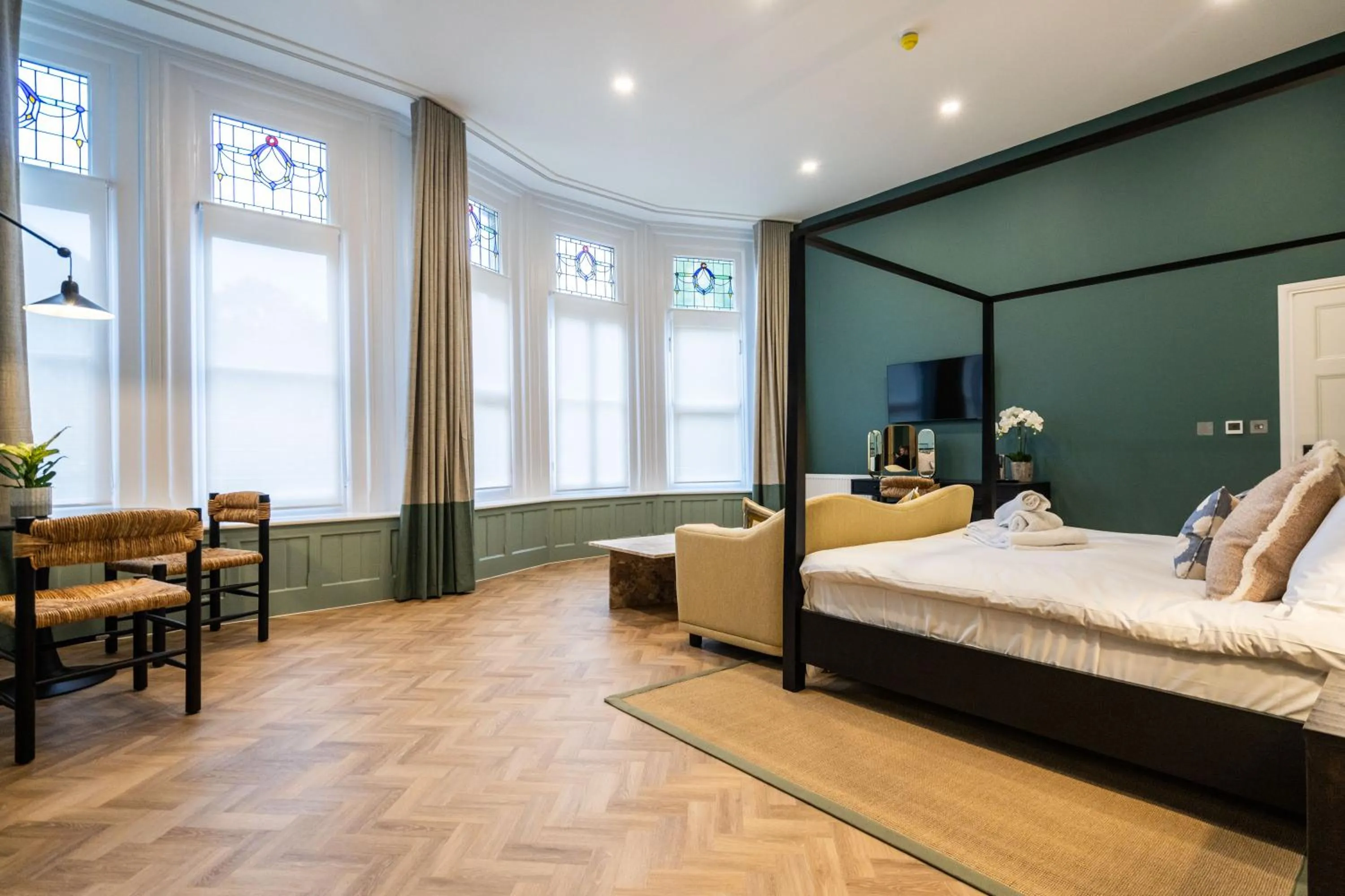 Photo of the whole room, Bed in Old Abbey House