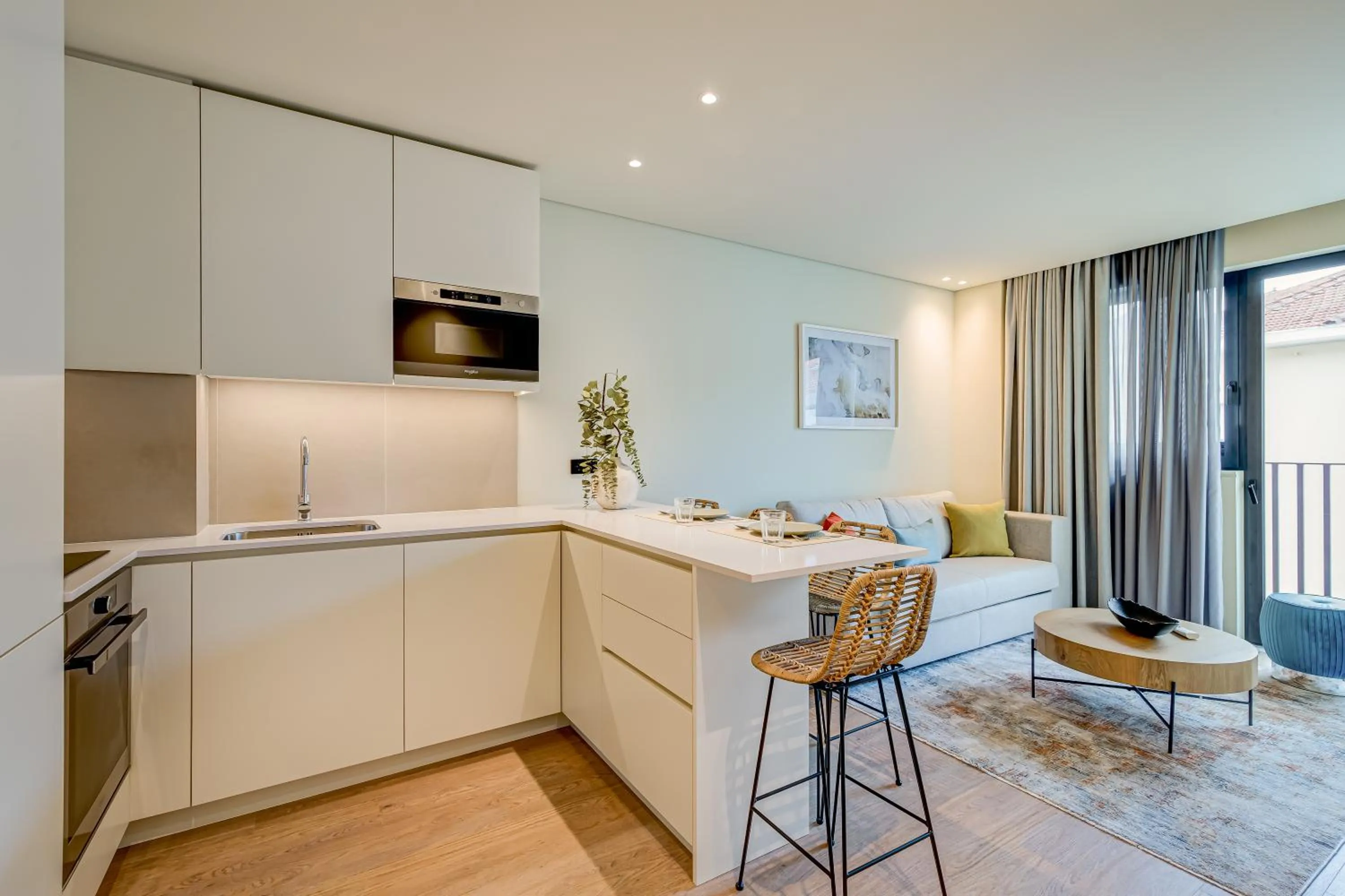 Kitchen or kitchenette in Blissful Suites Porto by gaiarooms