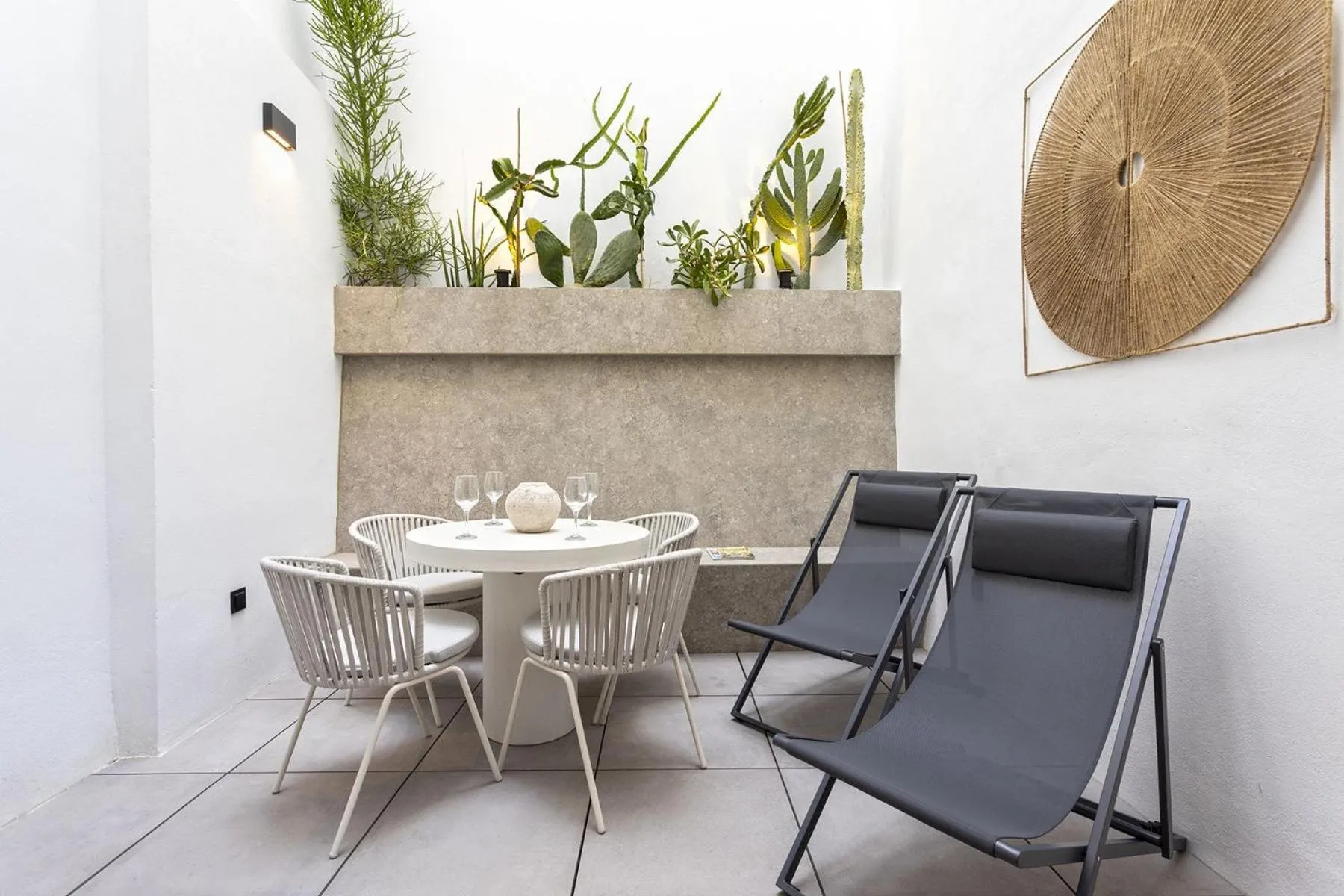Magnificent Renovated Terrace Duplex 2hab 2bathroom City Centre