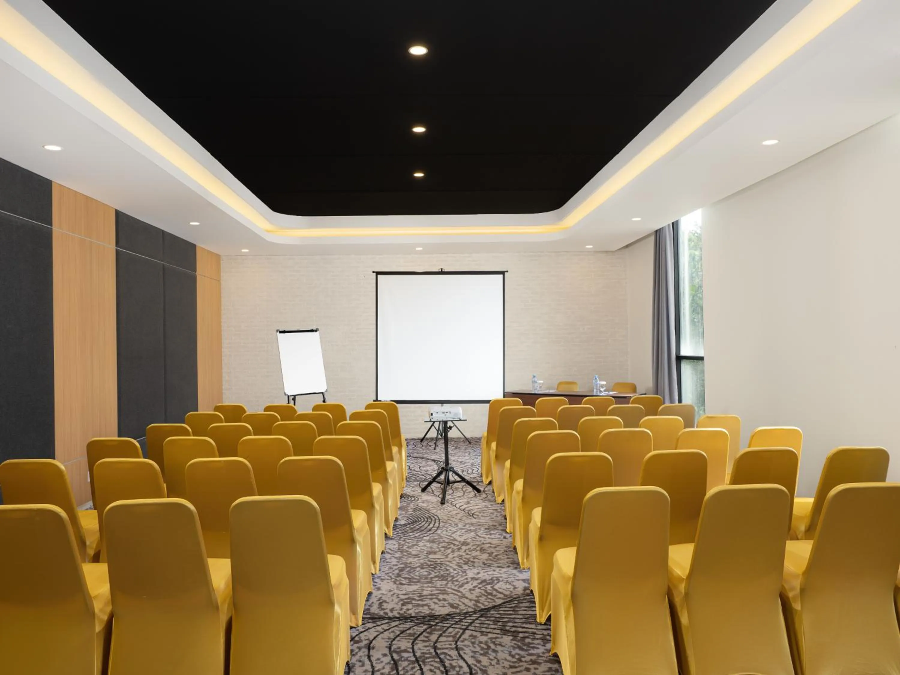 Meeting/conference room in Luminor Hotel Padjadjaran Bogor by WH