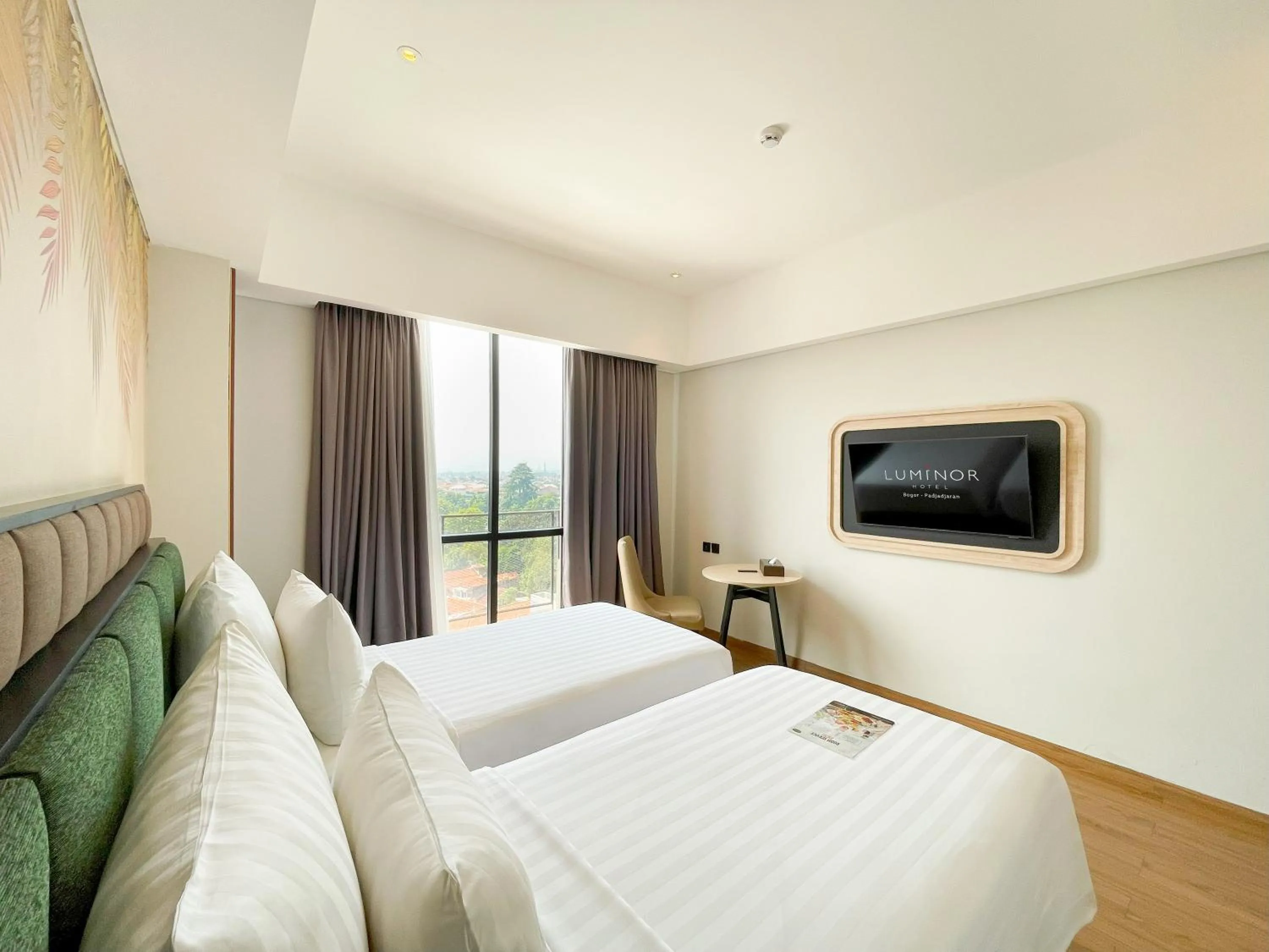 TV and multimedia, Bed in Luminor Hotel Padjadjaran Bogor by WH