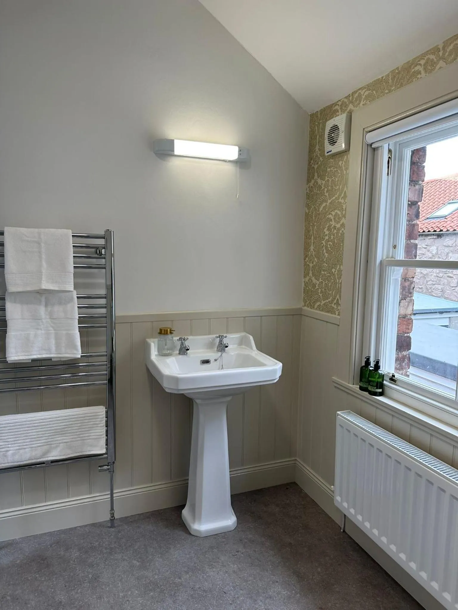 The Victoria Hotel,Bar,Bistro