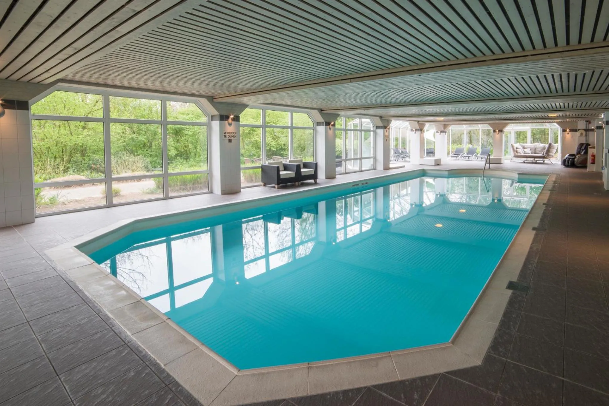 Swimming pool in Fletcher Hotel Landgoed Avegoor