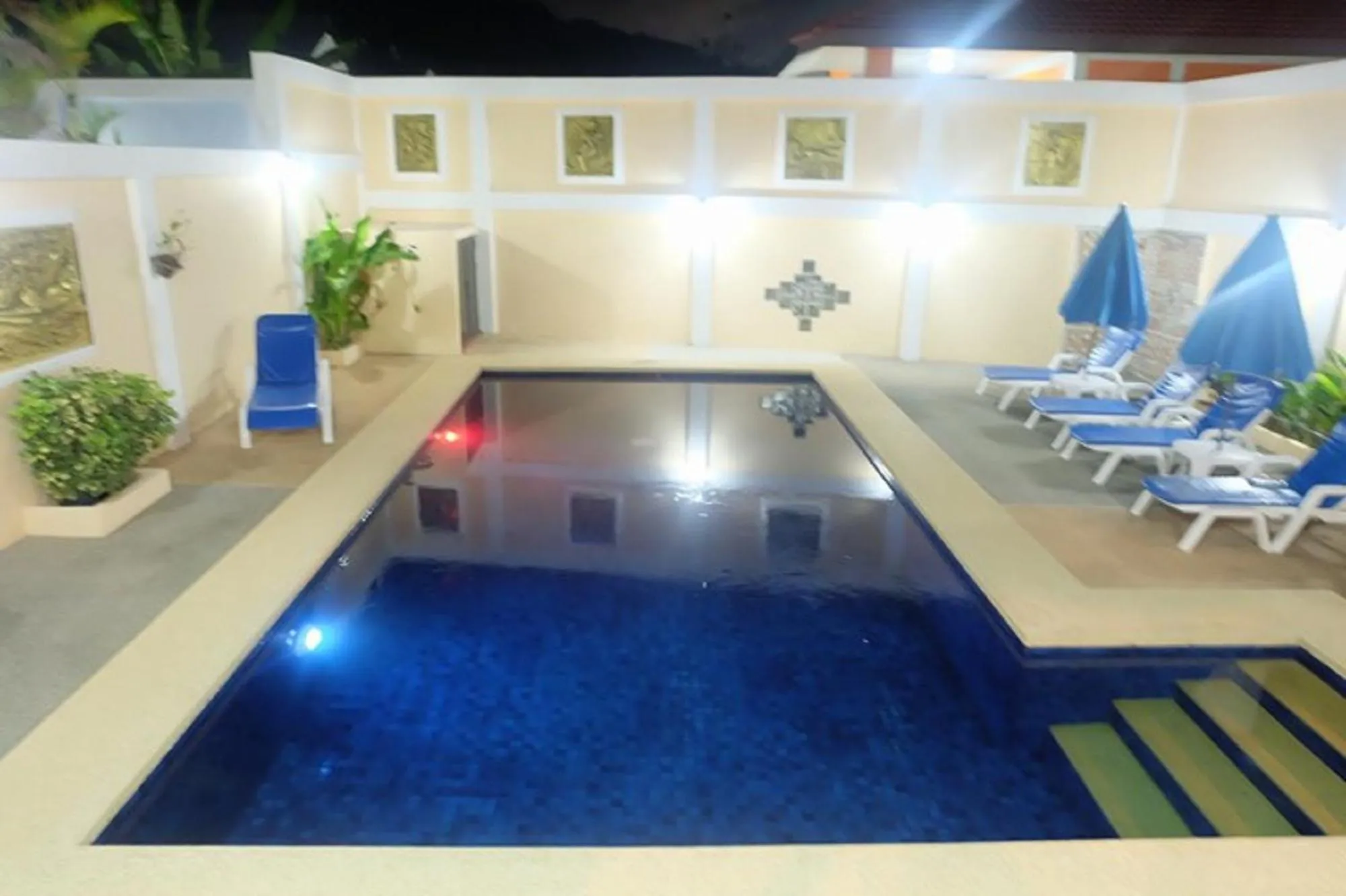 Swimming pool in Majestic Villas Phuket