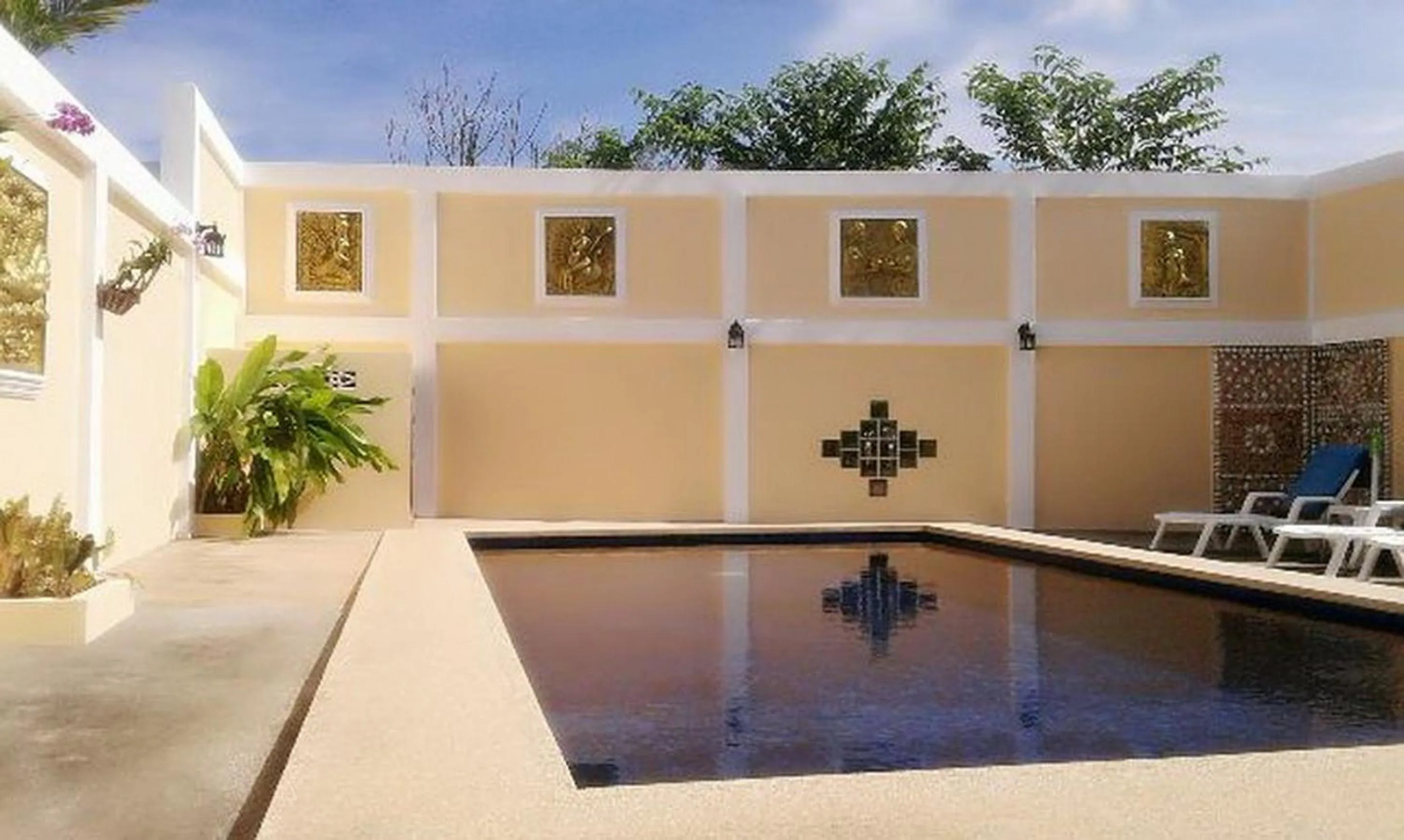 Swimming pool in Majestic Villas Phuket