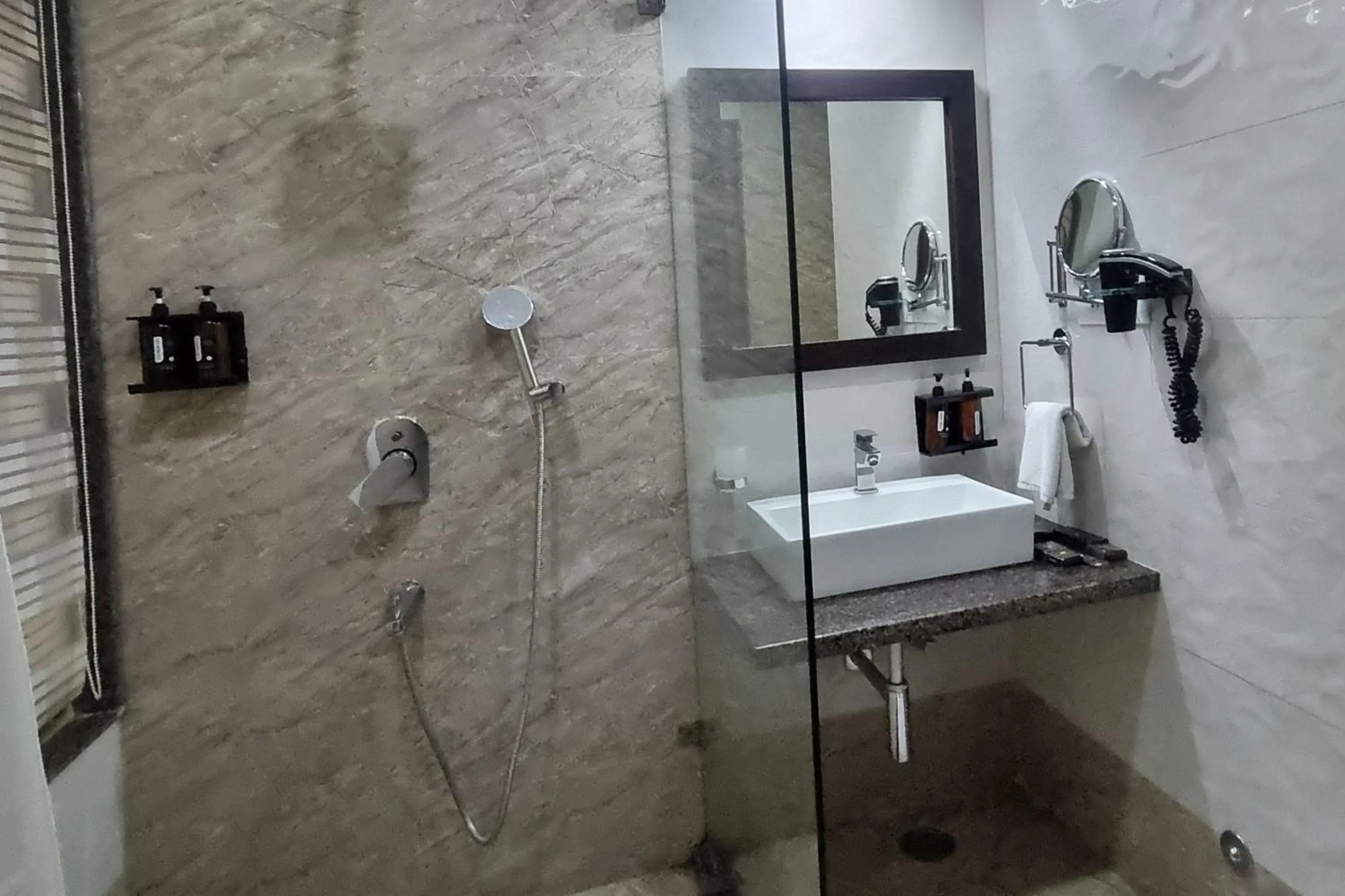 Shower in Labh Garh Palace Resort & Spa