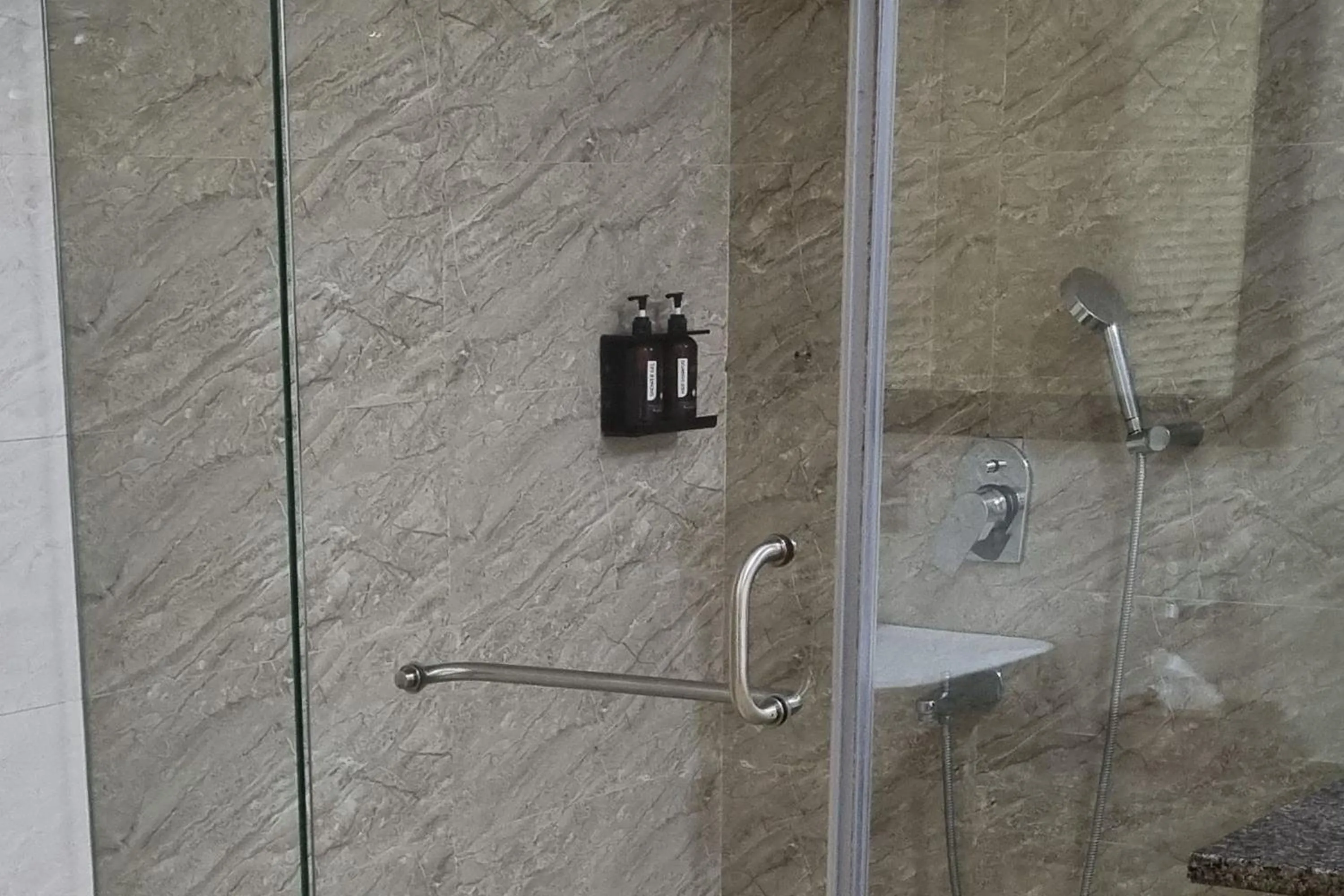 Shower in Labh Garh Palace Resort & Spa
