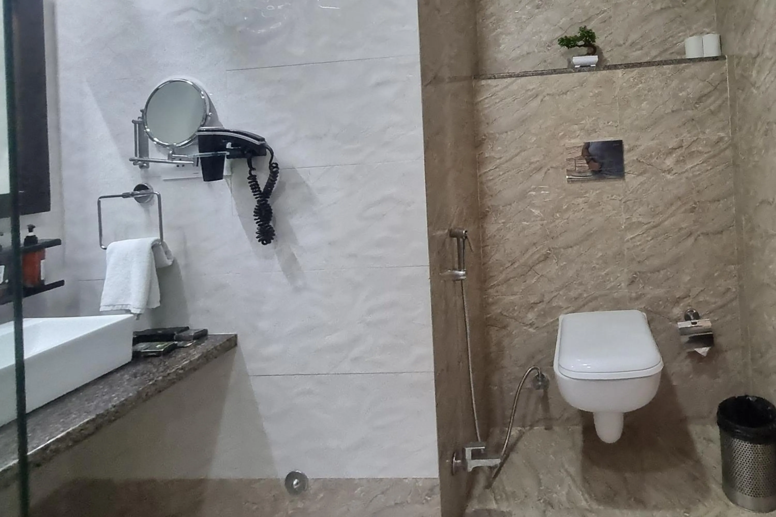Shower in Labh Garh Palace Resort & Spa