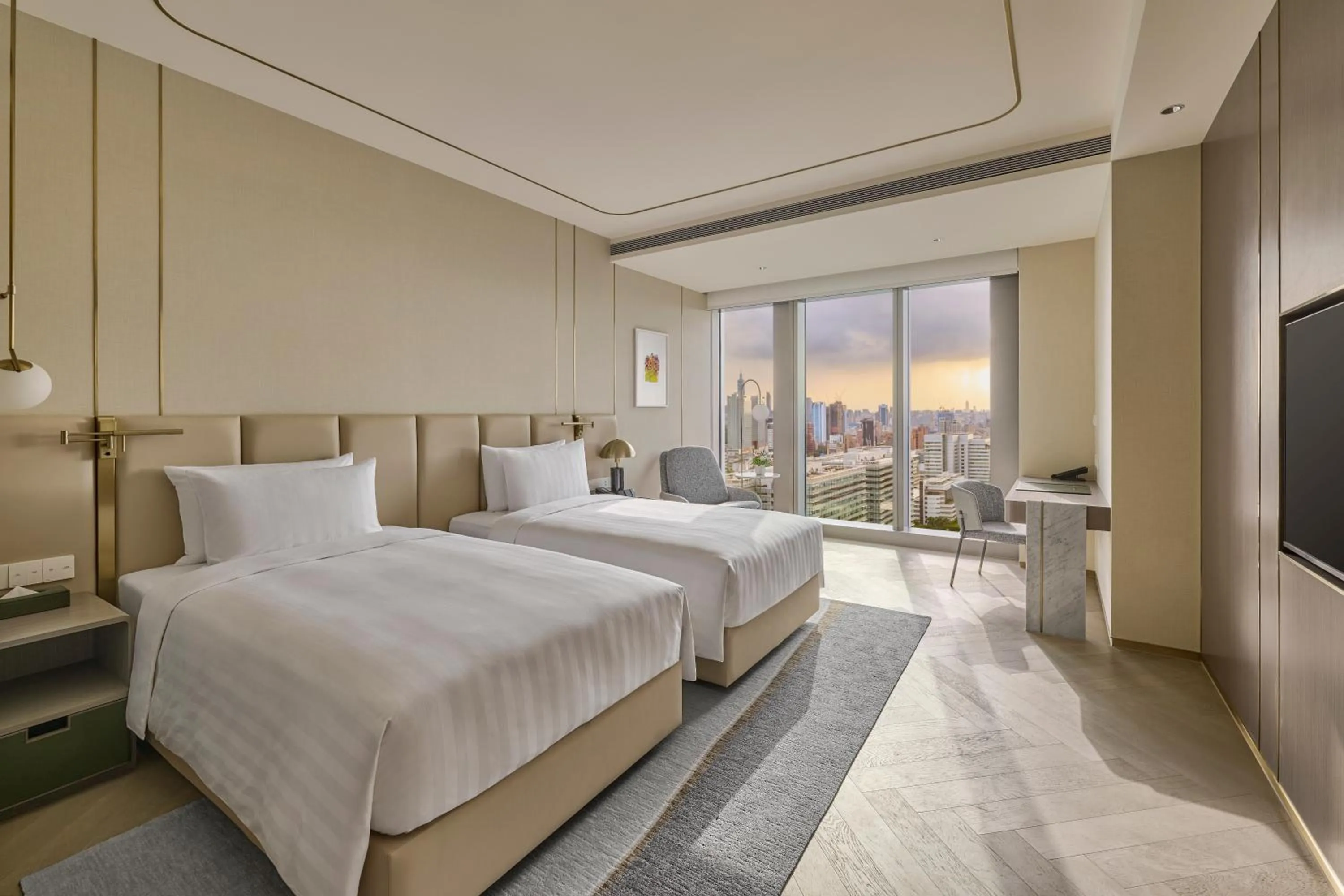 Photo of the whole room, Bed in Grand HiLai Taipei