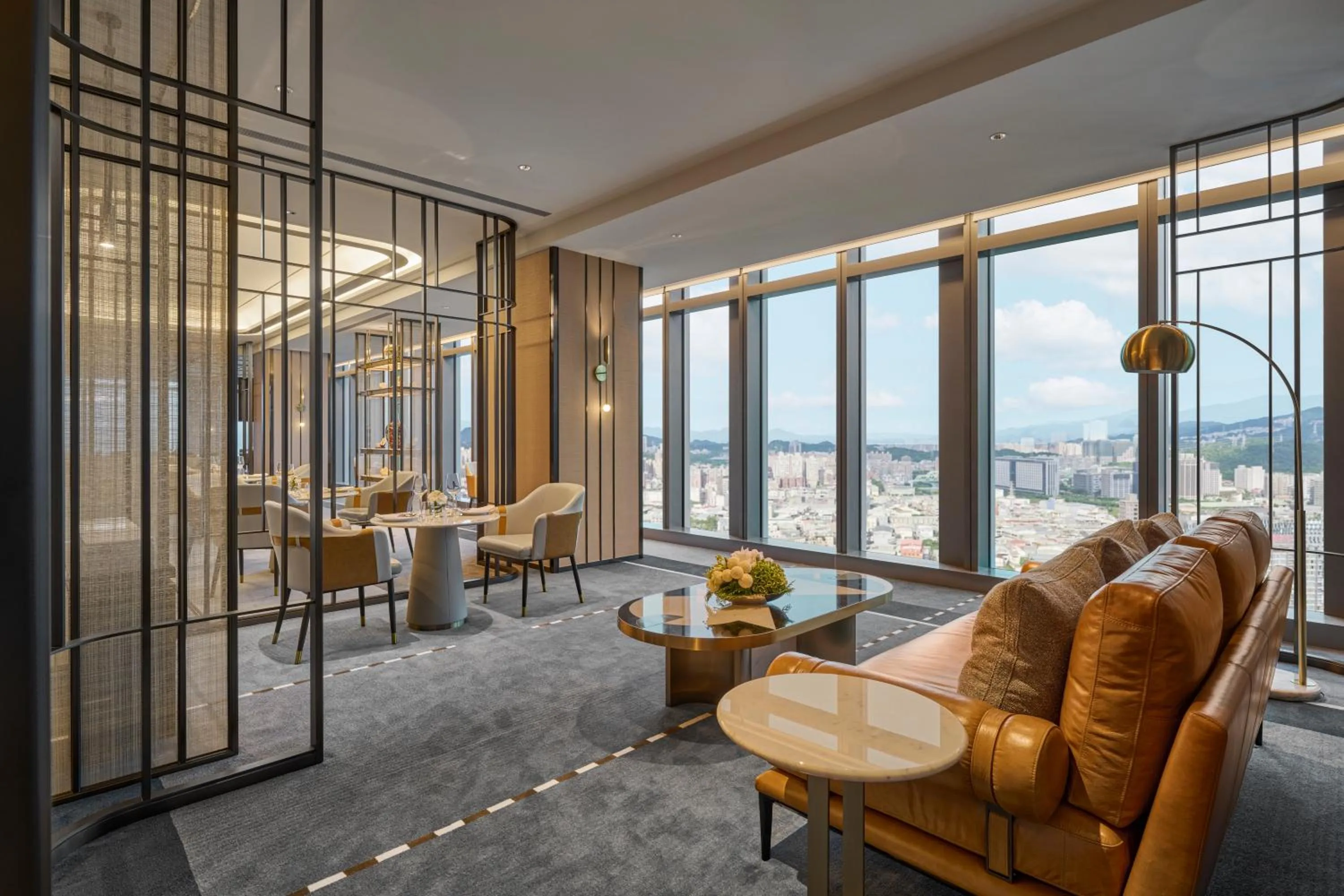 Lounge or bar in Grand HiLai Taipei