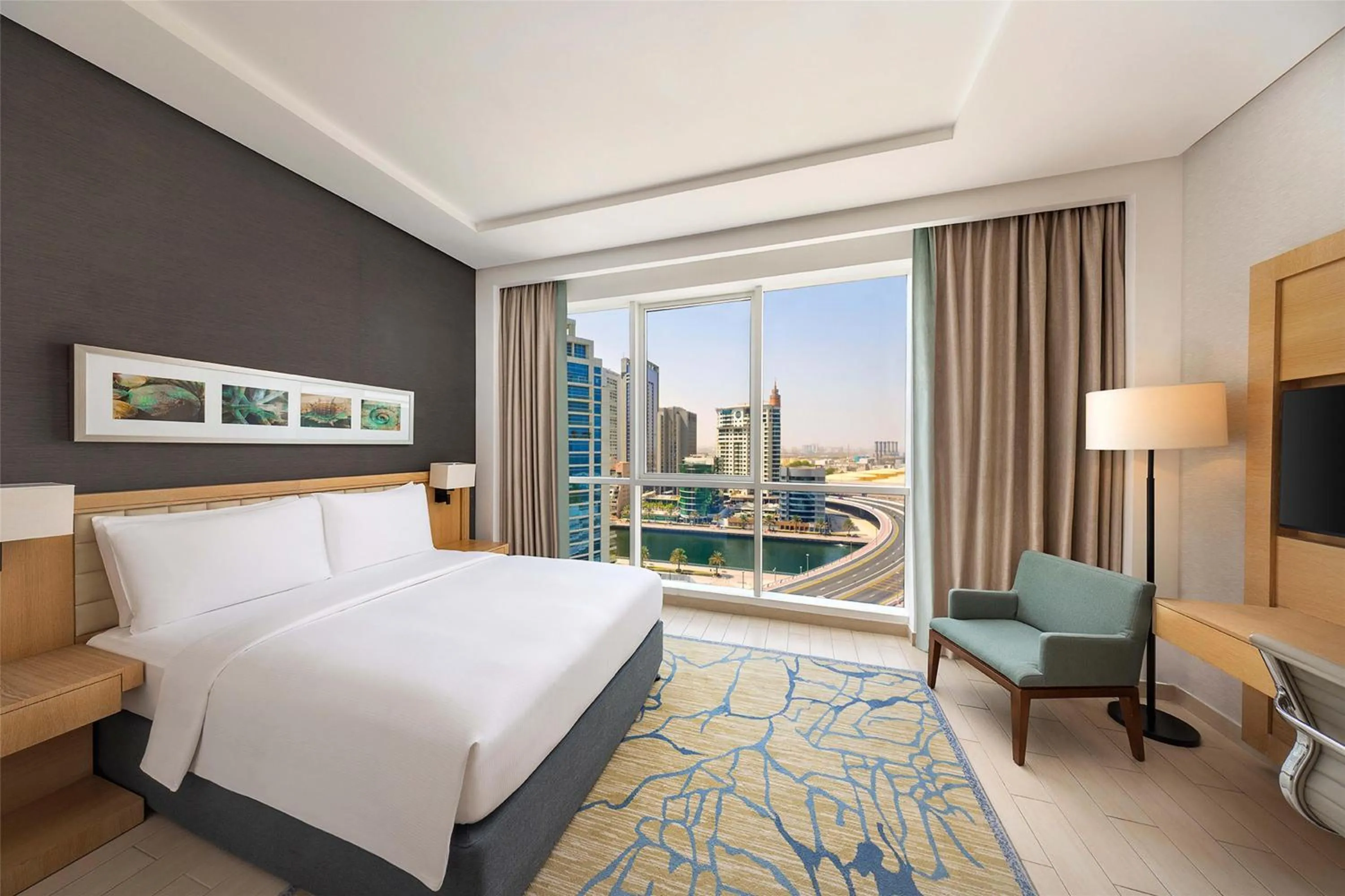 Bedroom, Bed in DoubleTree by Hilton Dubai Jumeirah Beach