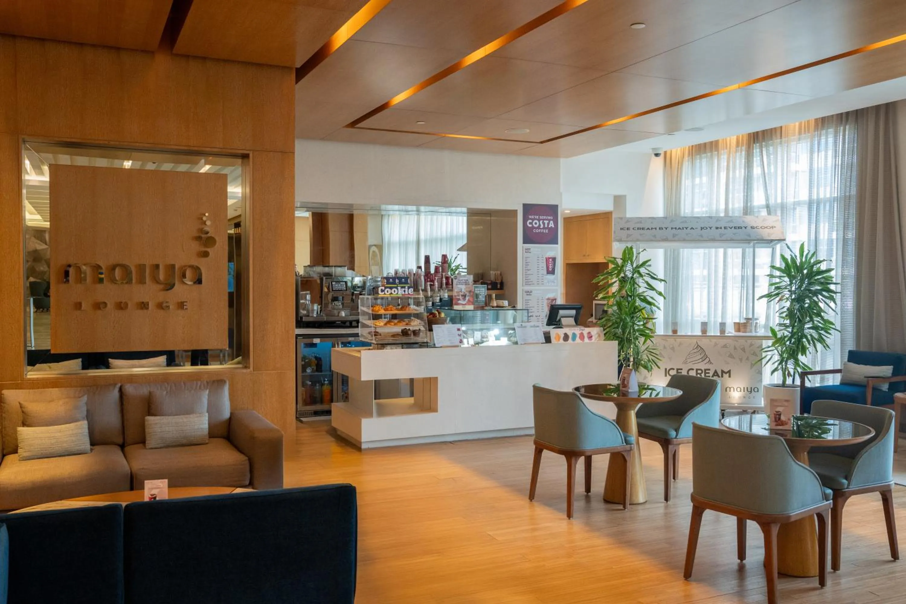 Lounge or bar in DoubleTree by Hilton Dubai Jumeirah Beach