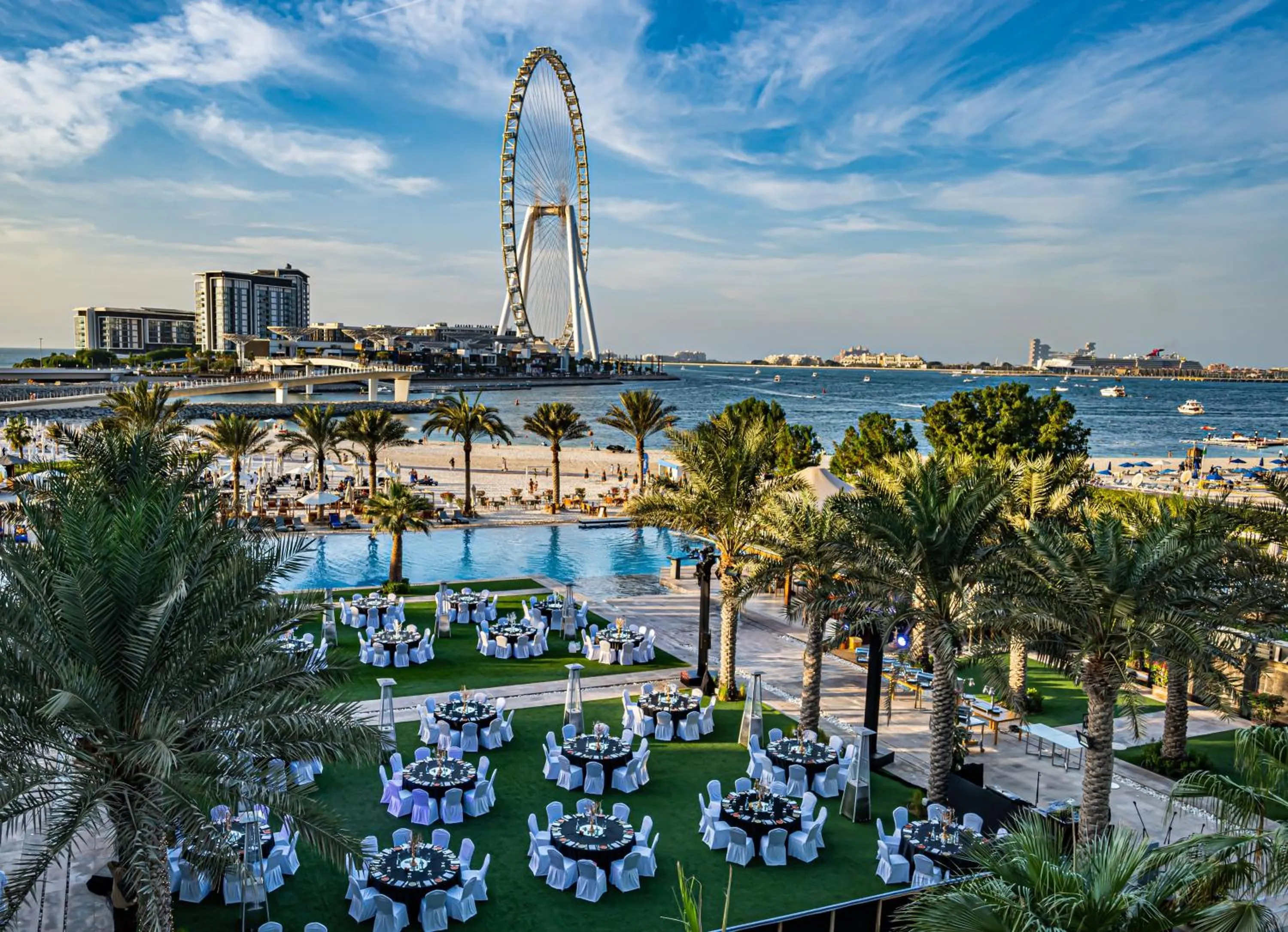 Garden in DoubleTree by Hilton Dubai Jumeirah Beach