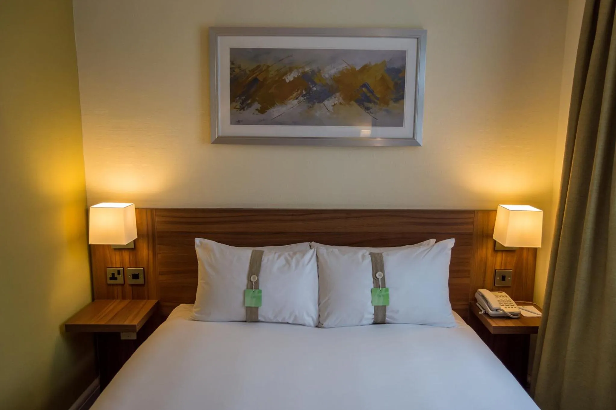 Photo of the whole room, Bed in Holiday Inn Leeds Garforth by IHG