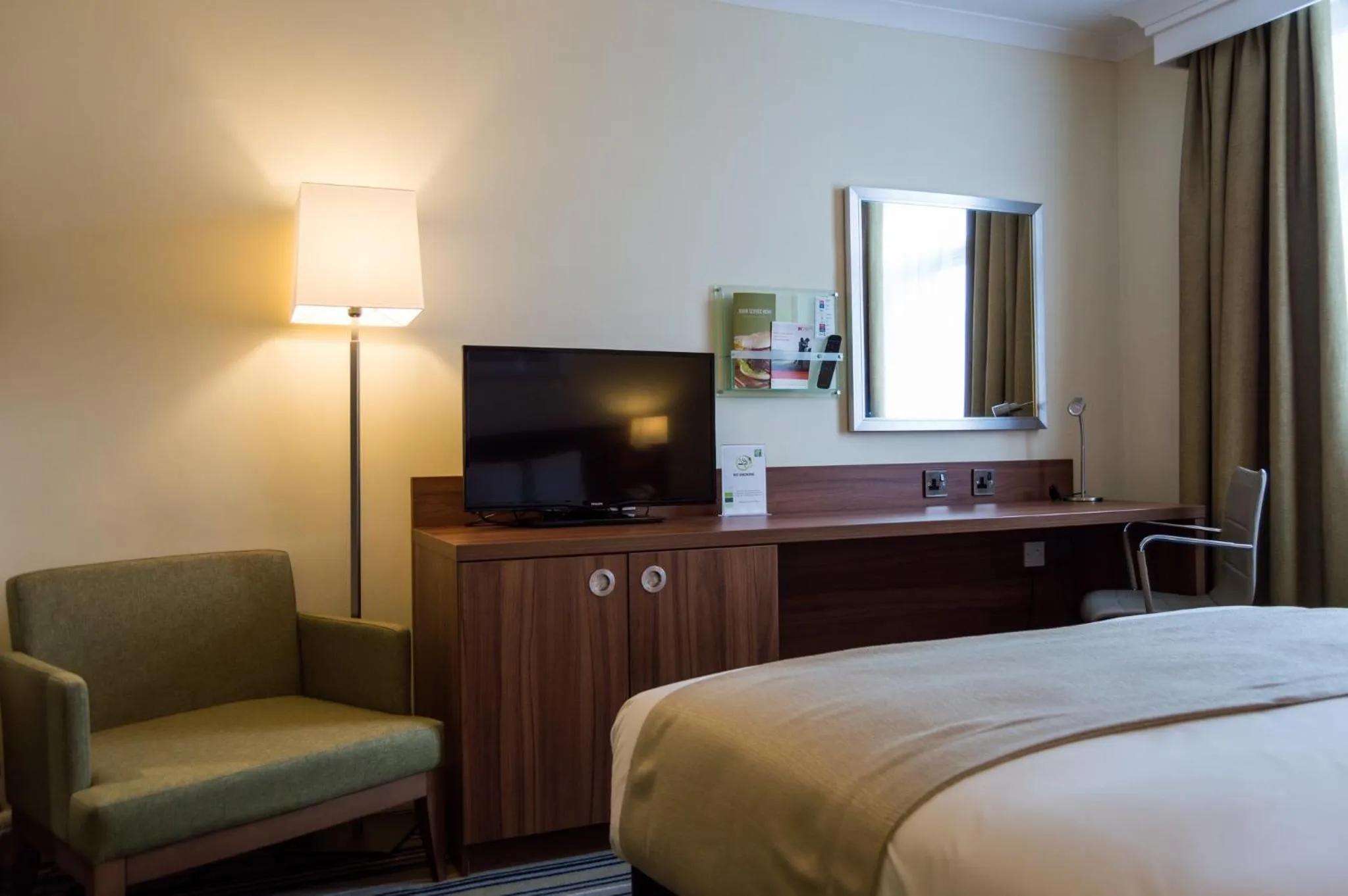 Photo of the whole room, Bed in Holiday Inn Leeds Garforth by IHG