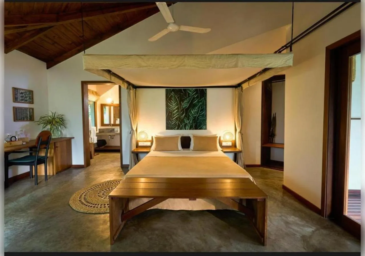 Bedroom, Bed in Loharano Lodge