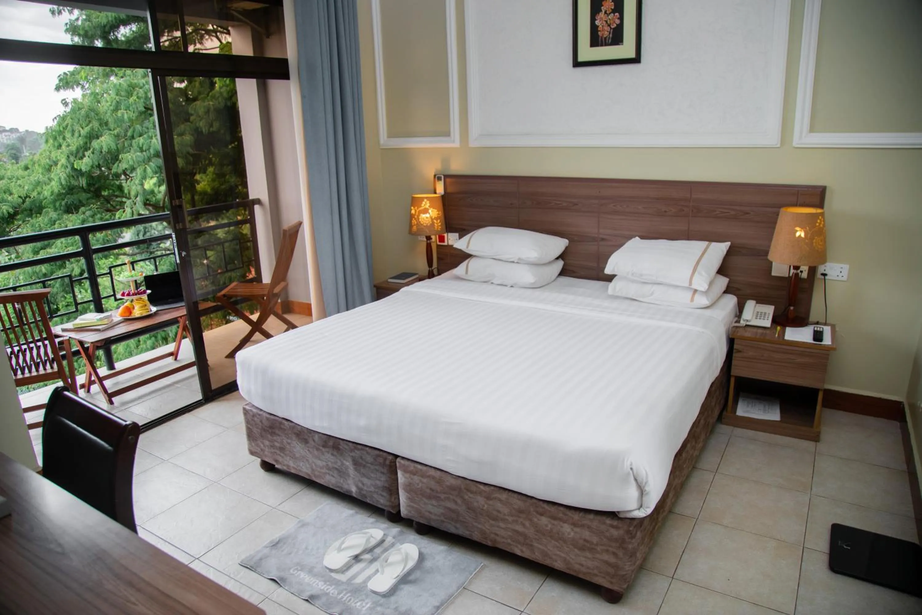 Bedroom, Bed in Greenside Hotel