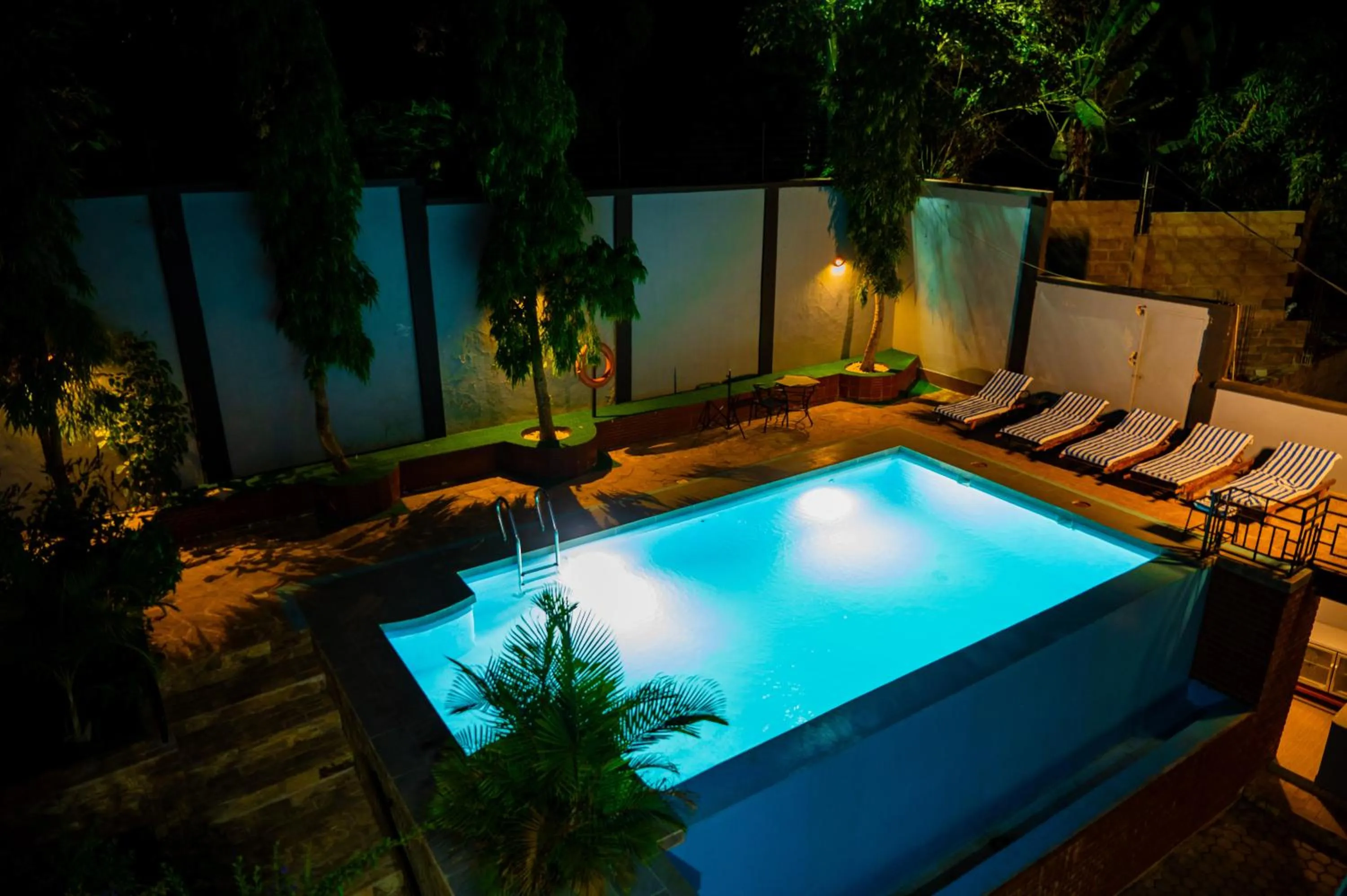 Swimming pool in Greenside Hotel