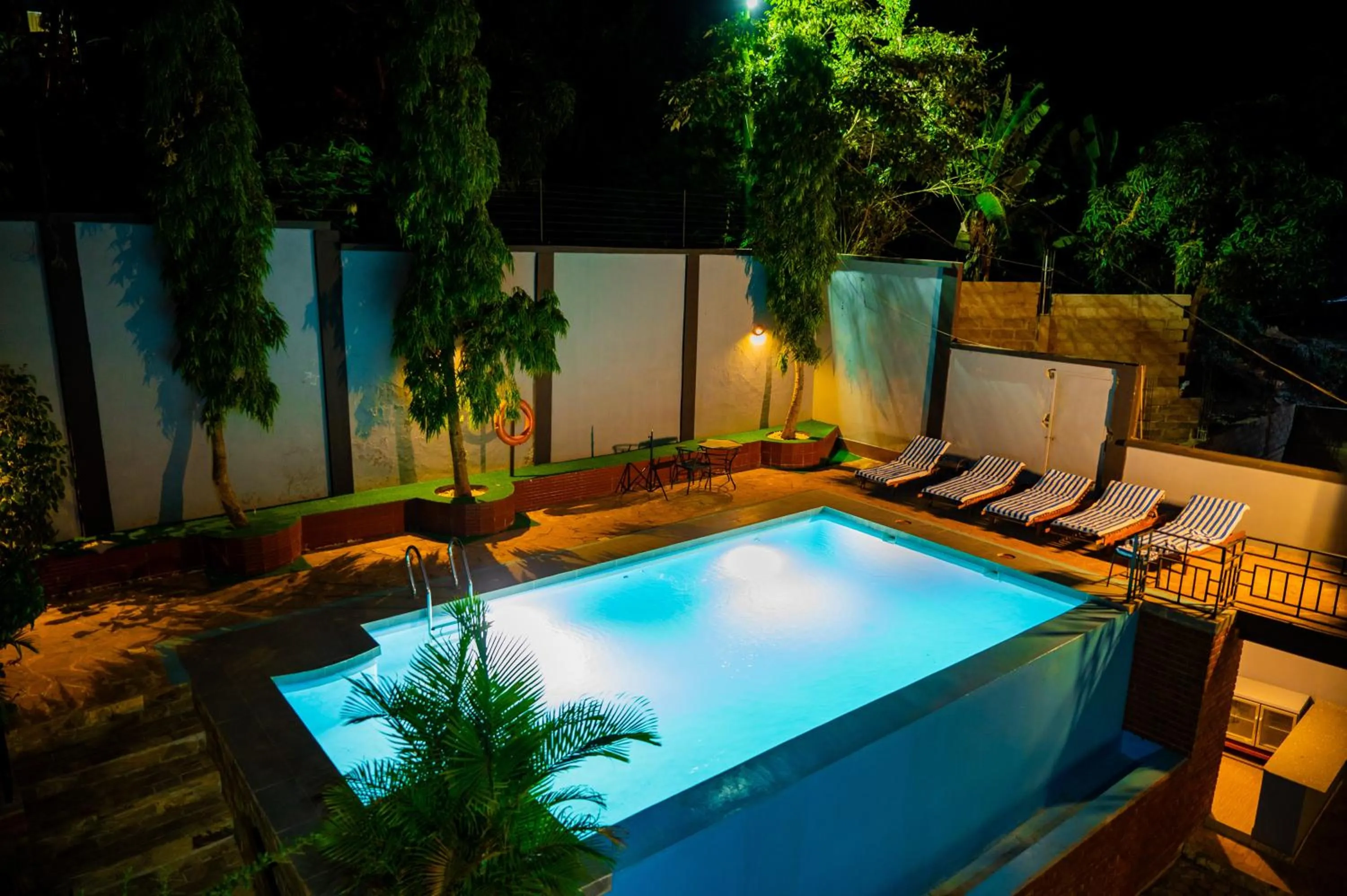 Swimming pool in Greenside Hotel