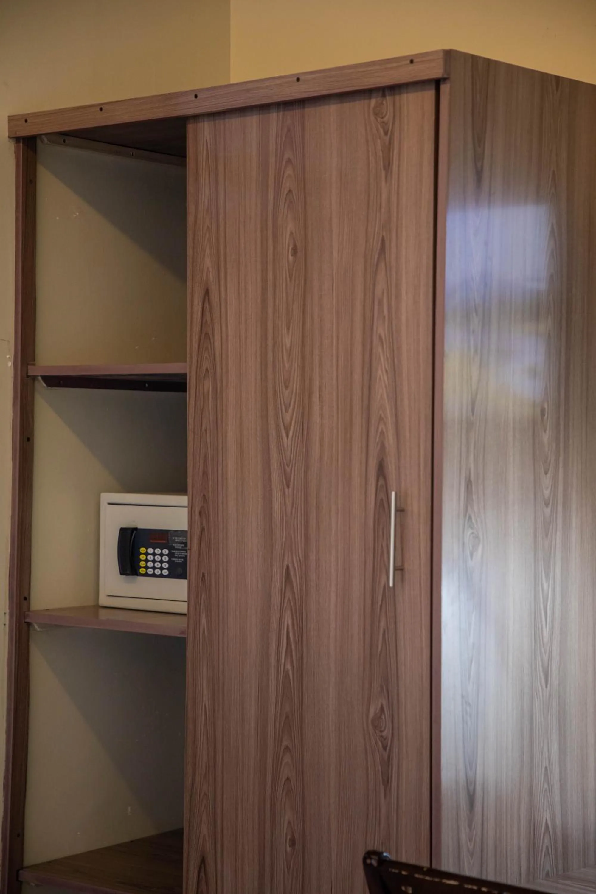 wardrobe in Greenside Hotel