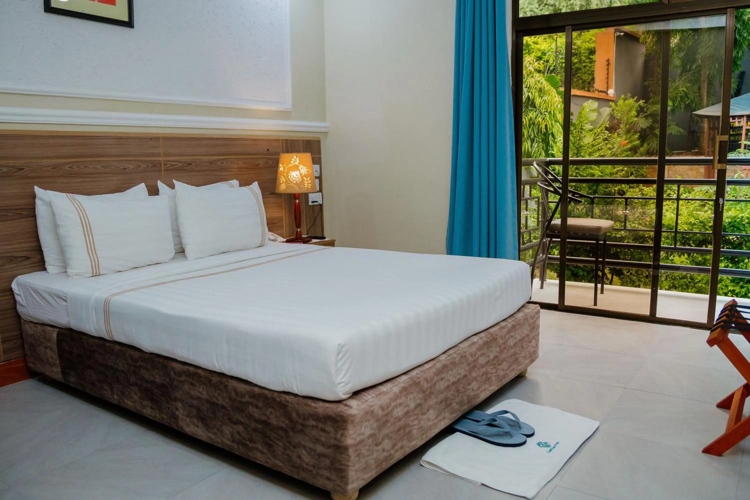 Mountain view, Bed in Greenside Hotel