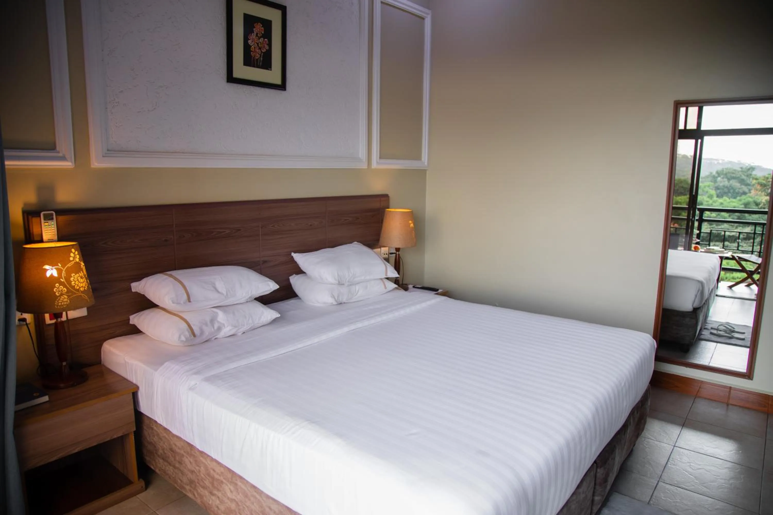 Bedroom, Bed in Greenside Hotel