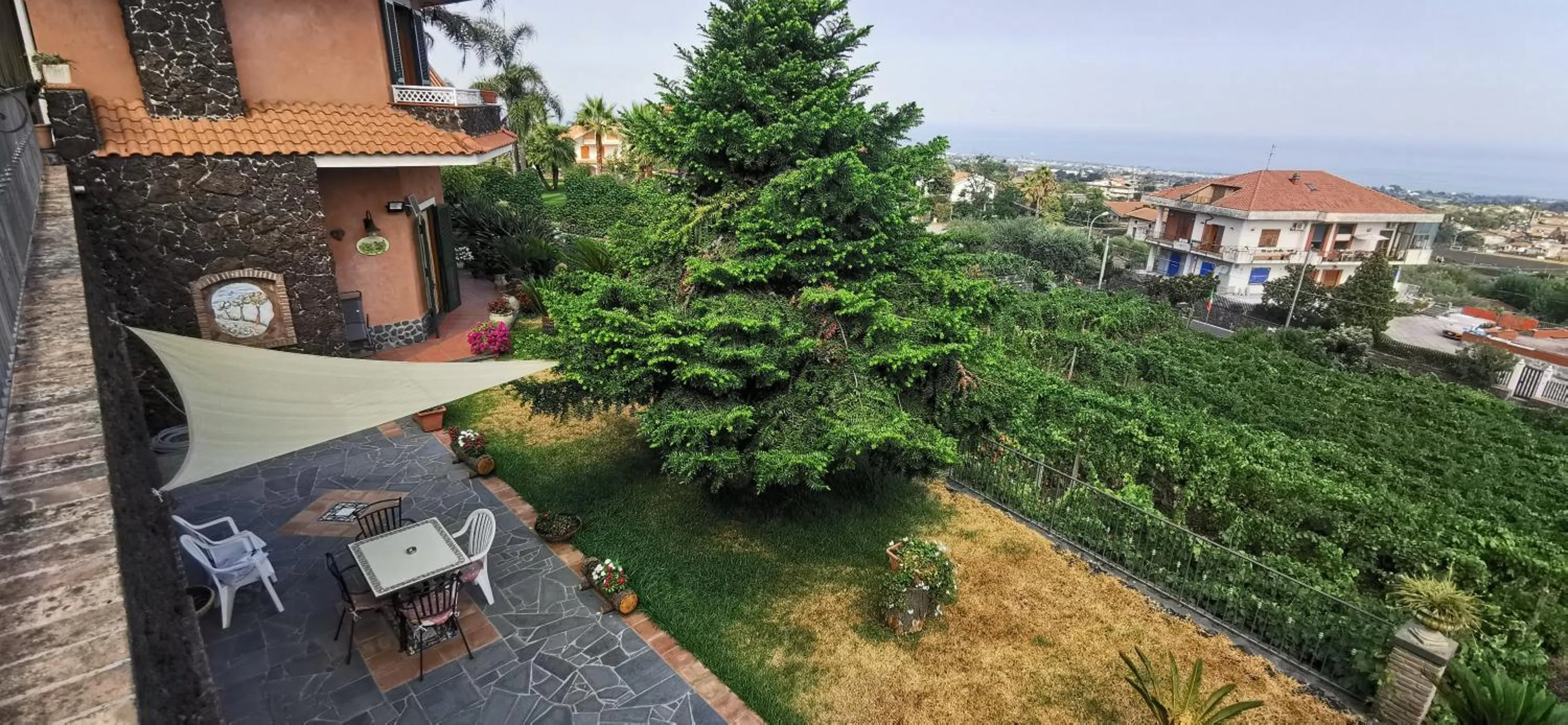 Patio in B&B Villa Dagala